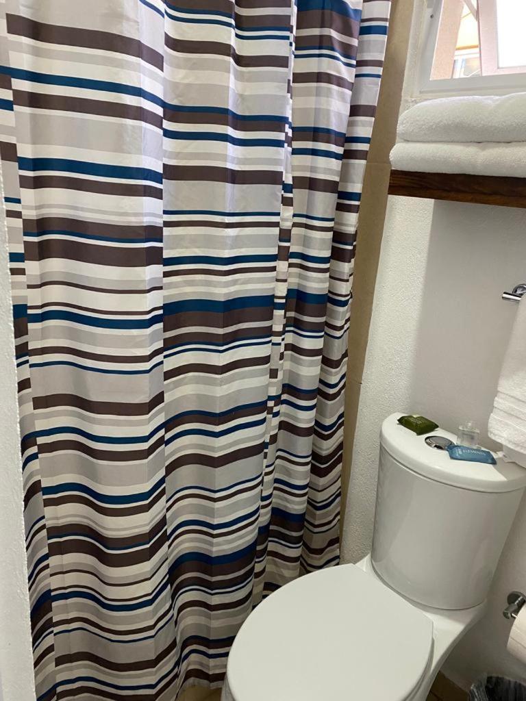 Double Room with Private Bathroom - Photo 12