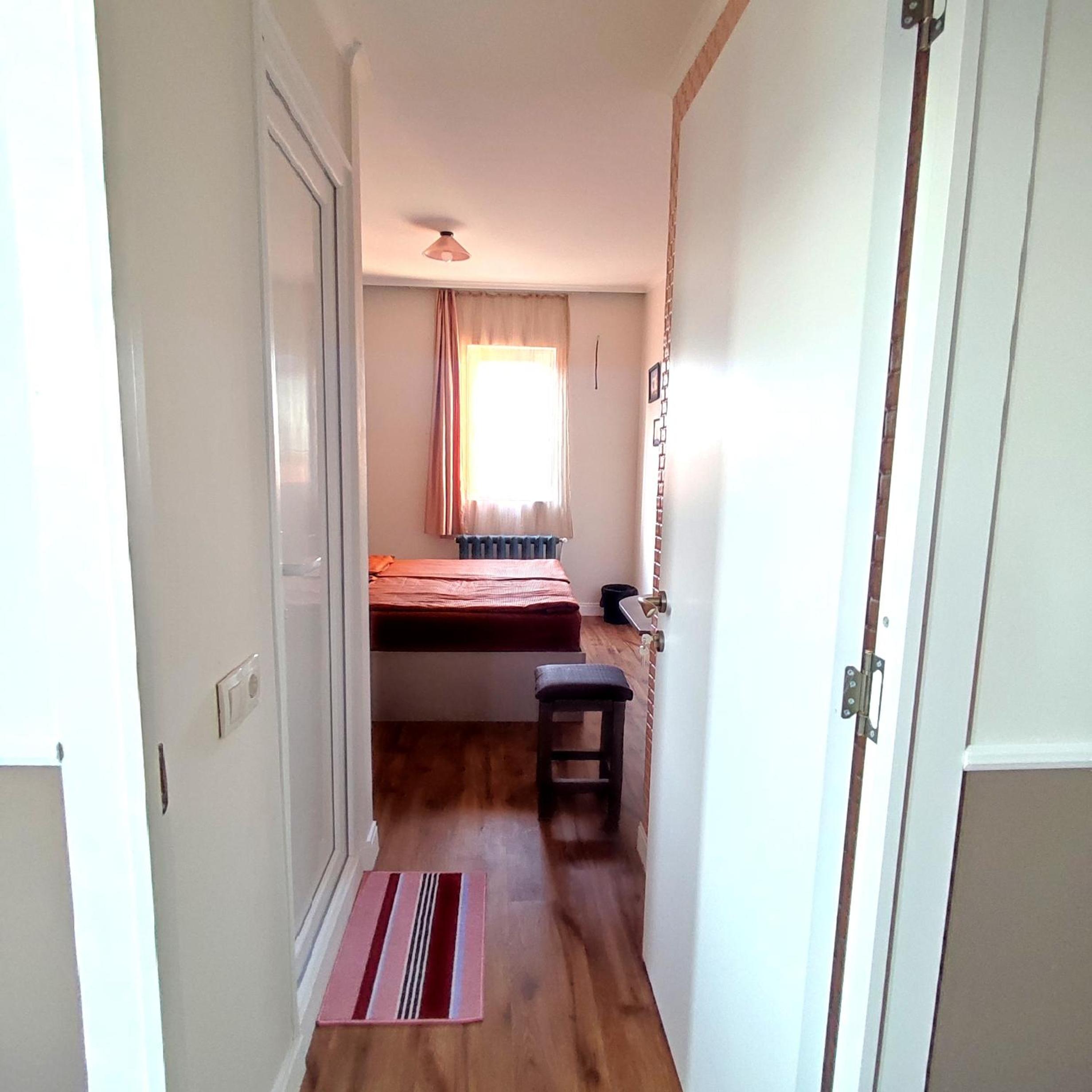 Double Room with Private Bathroom photo 1