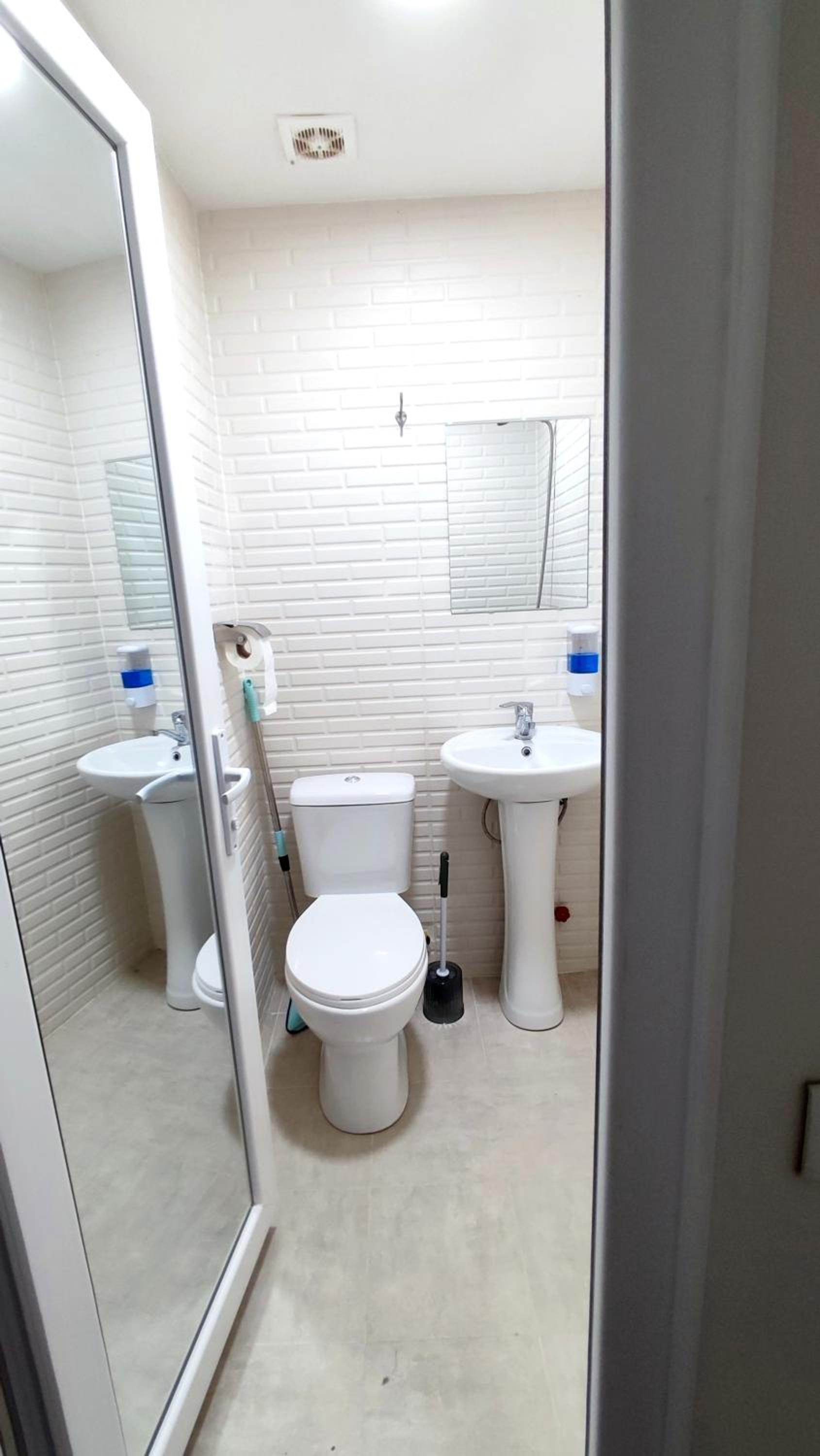 Twin Room with Private Bathroom photo 3