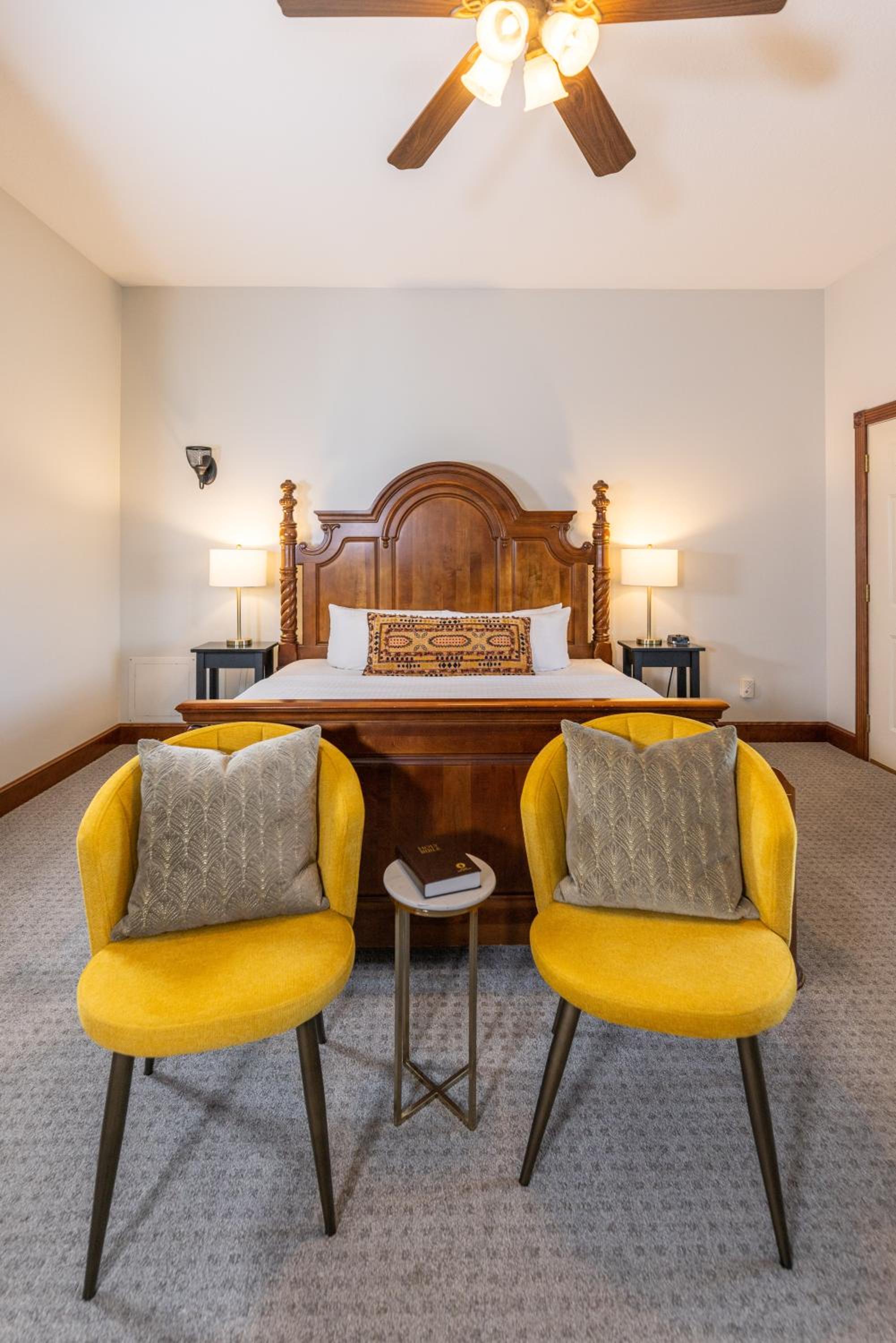 Deluxe King Room photo 2