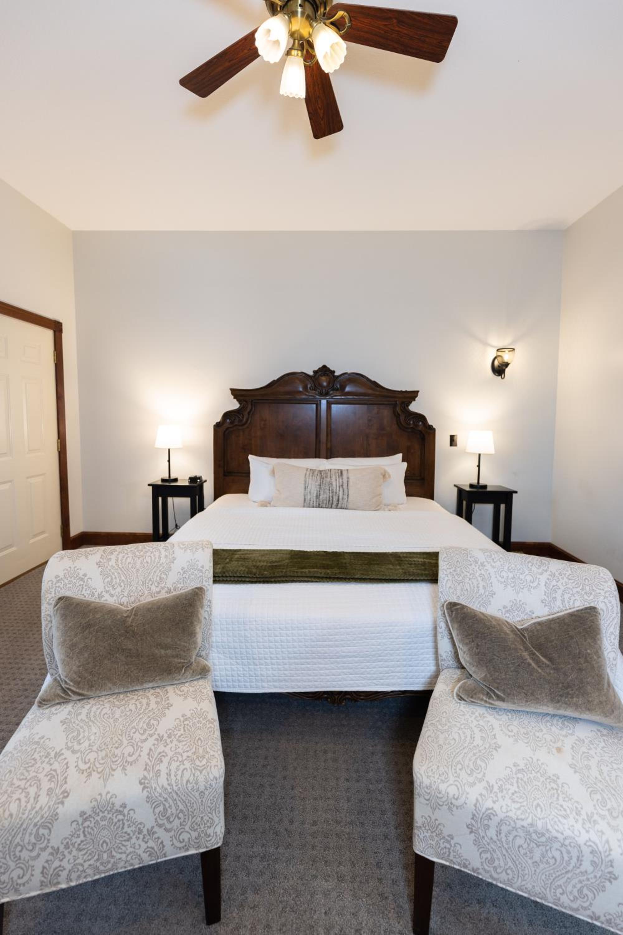 Deluxe King Room photo 2