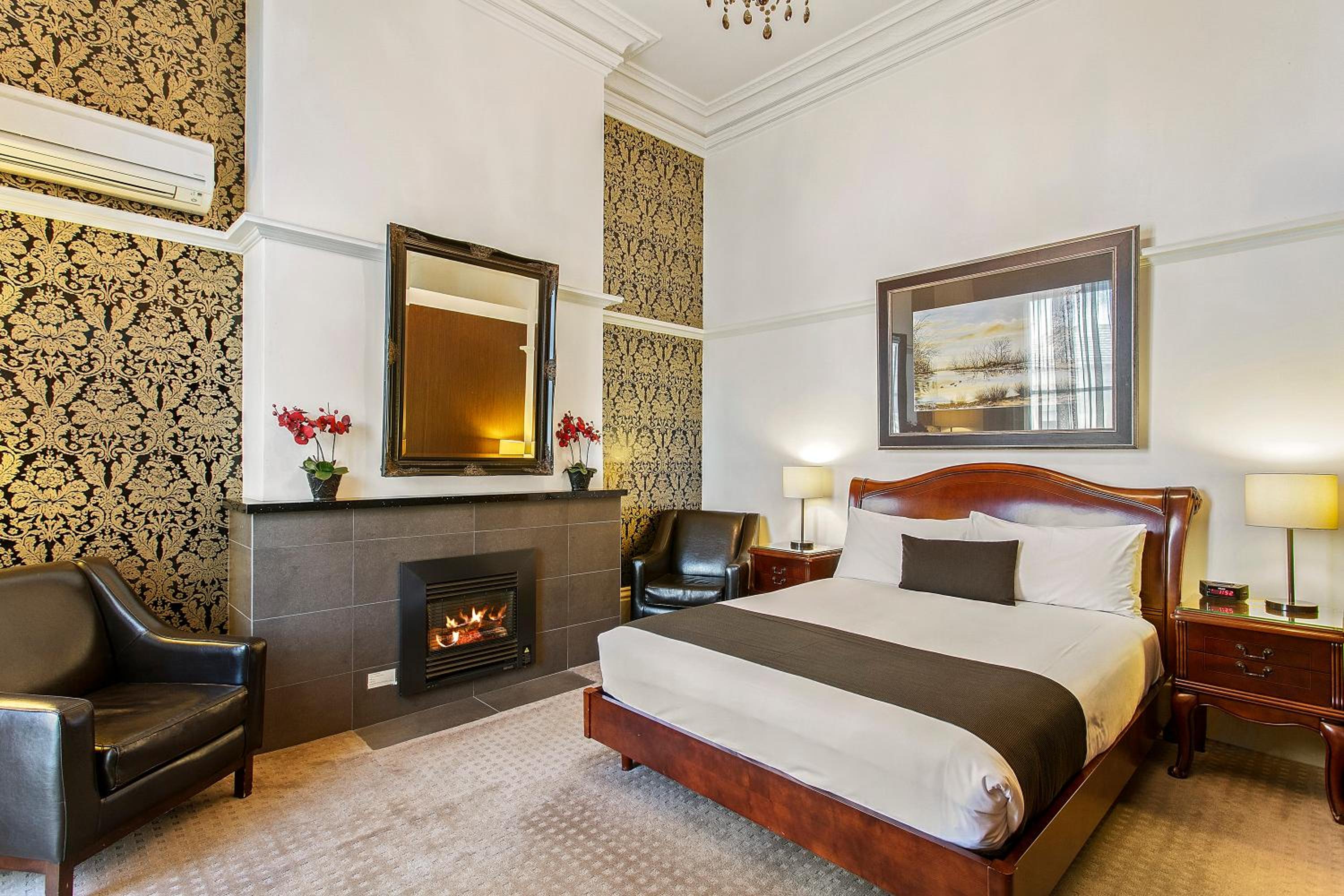 Queen Room with City View - Non Smoking - Photo 3