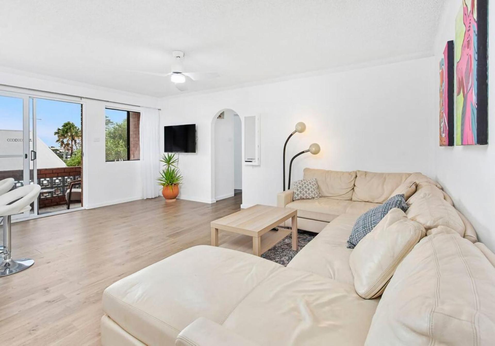 Apartment with Balcony photo 1