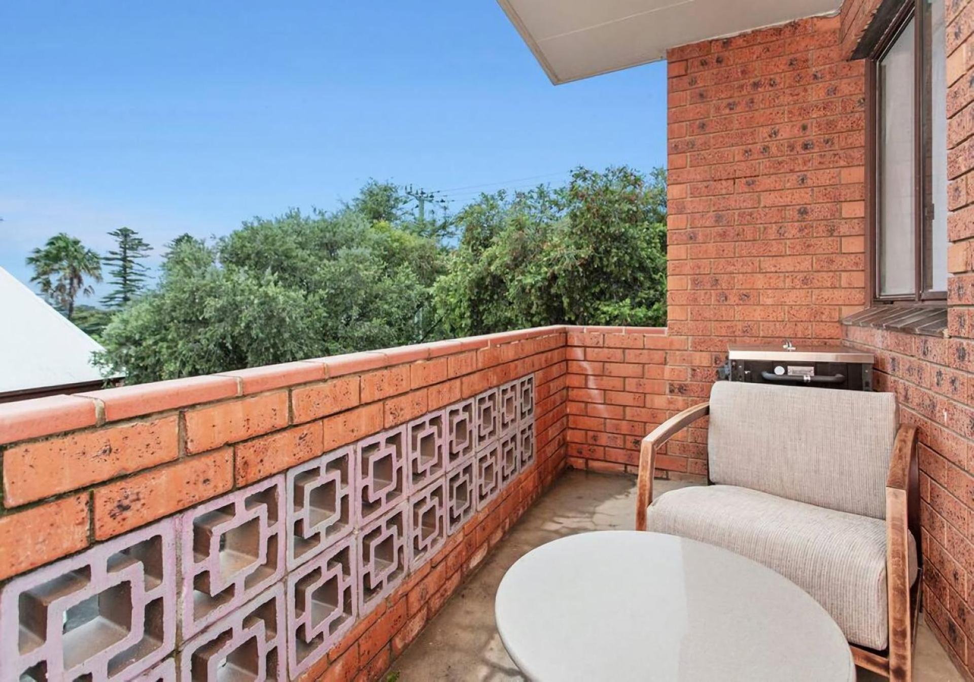 Apartment with Balcony photo 3
