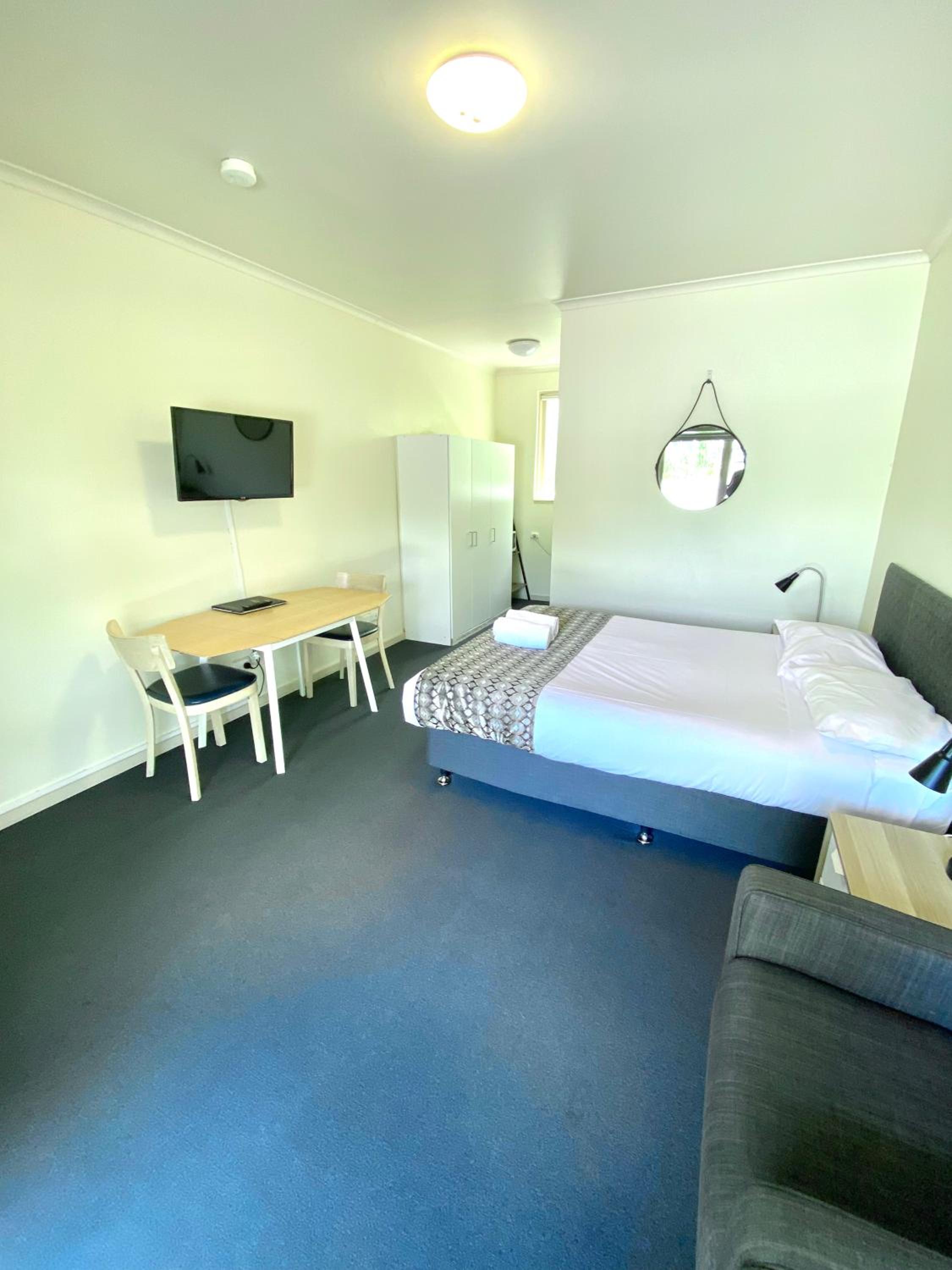 Queen Room photo 2