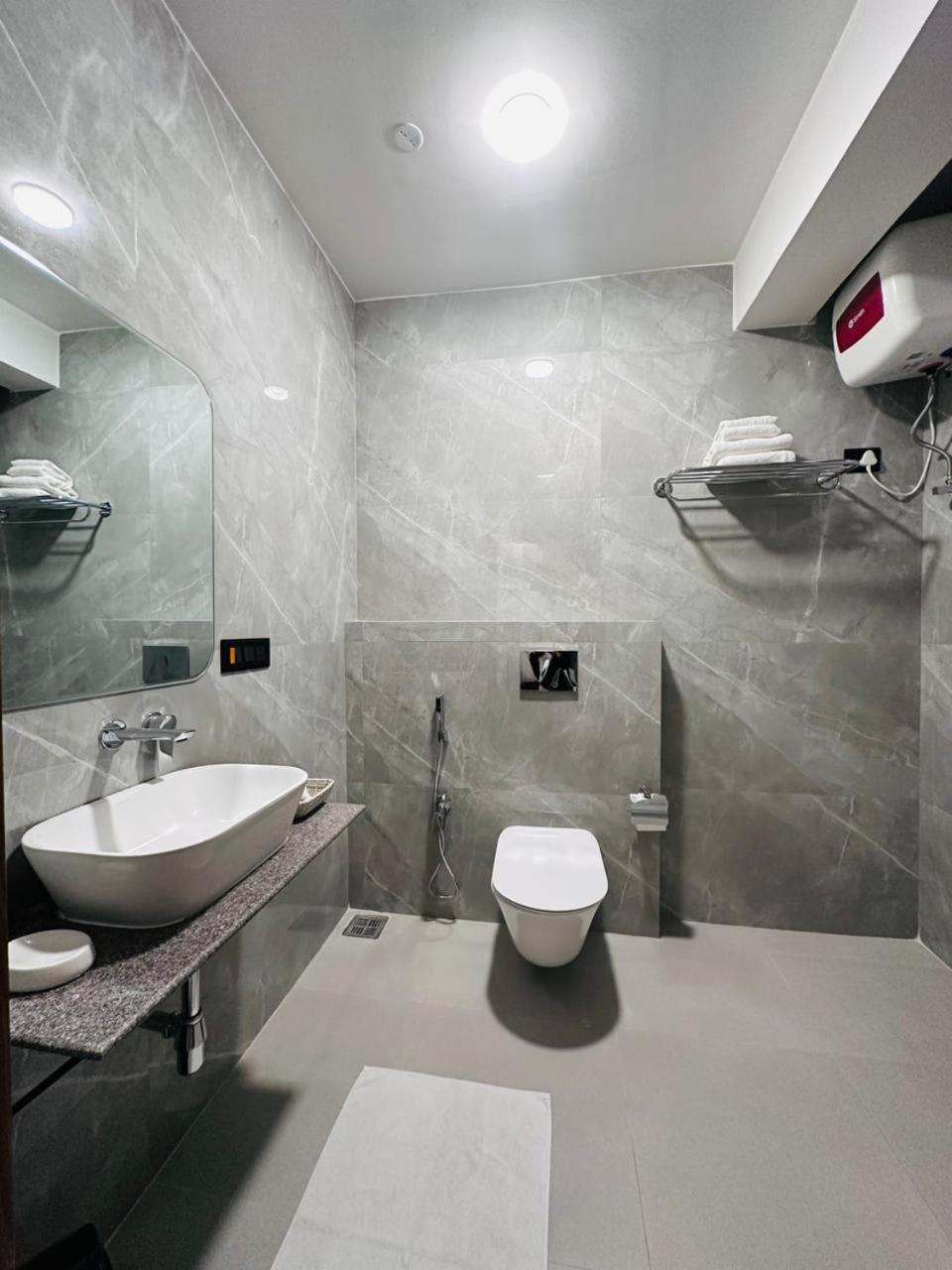 Deluxe Double Room with Balcony photo 2