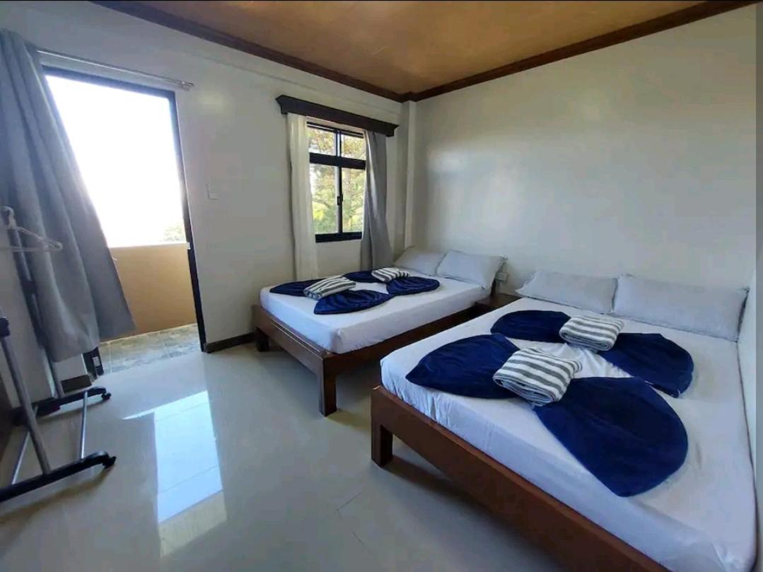 Family Room with Private Bathroom photo 3