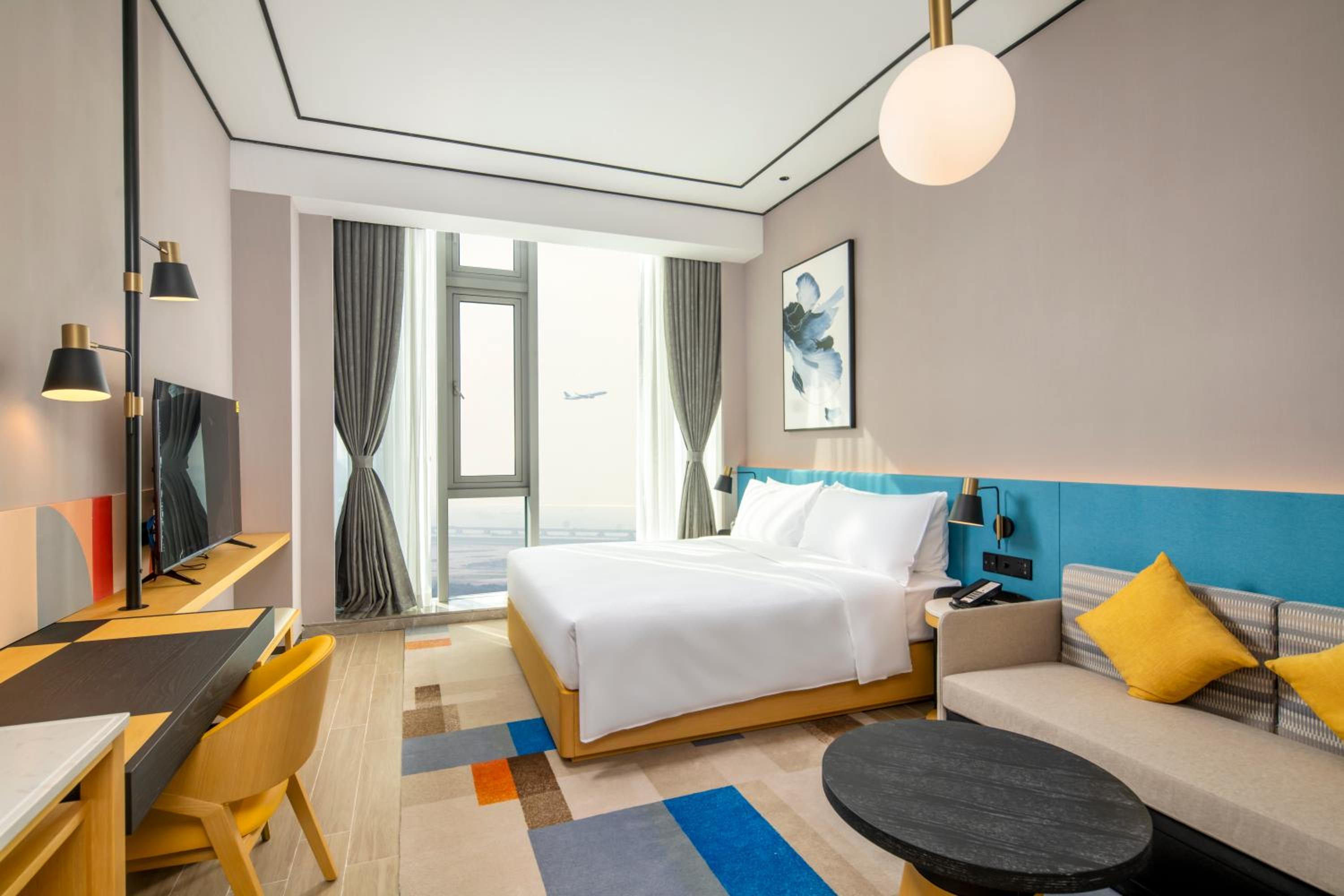 King Room - Mobility Accessible  - Photo 3