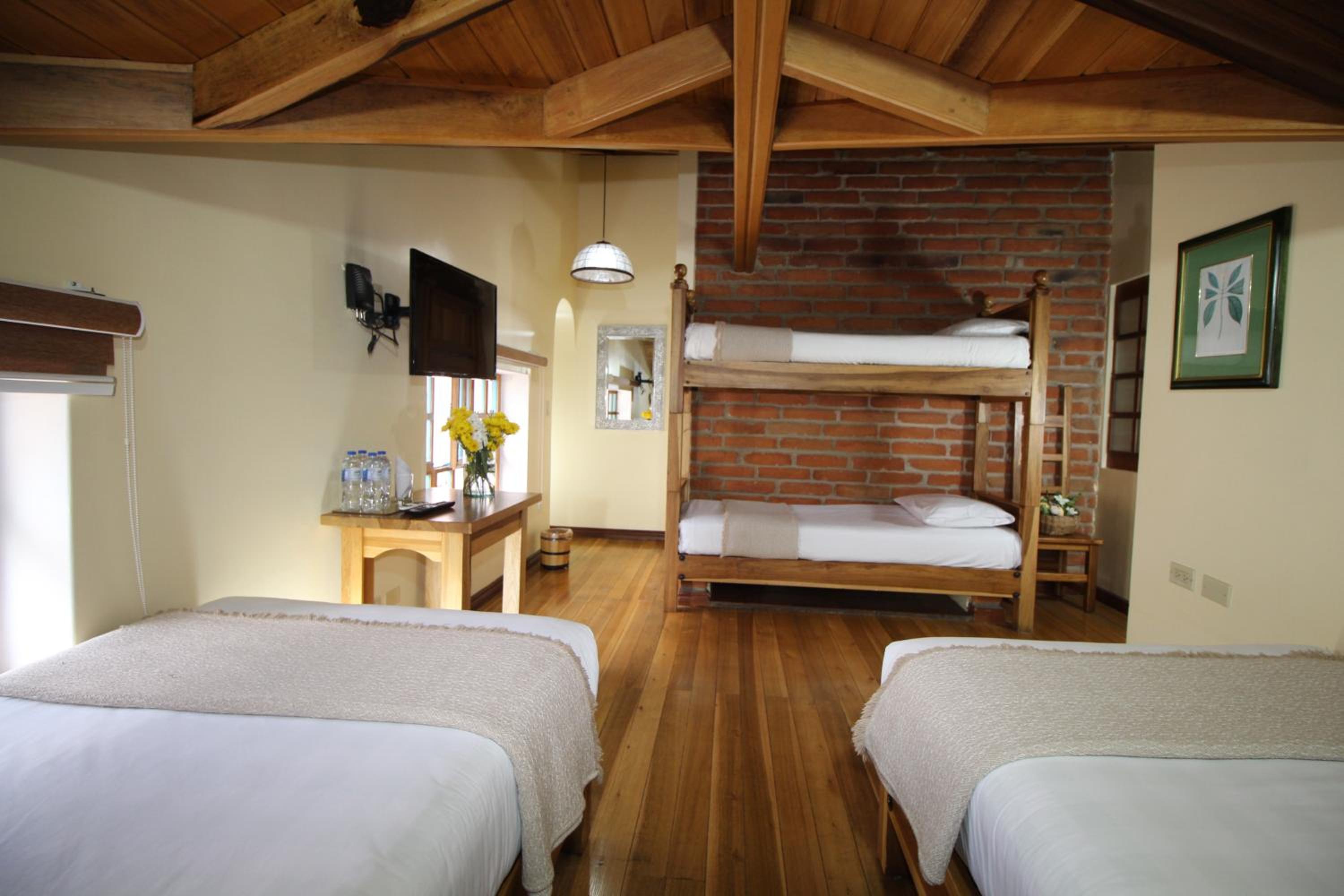 Standard Quadruple Room - Photo 4