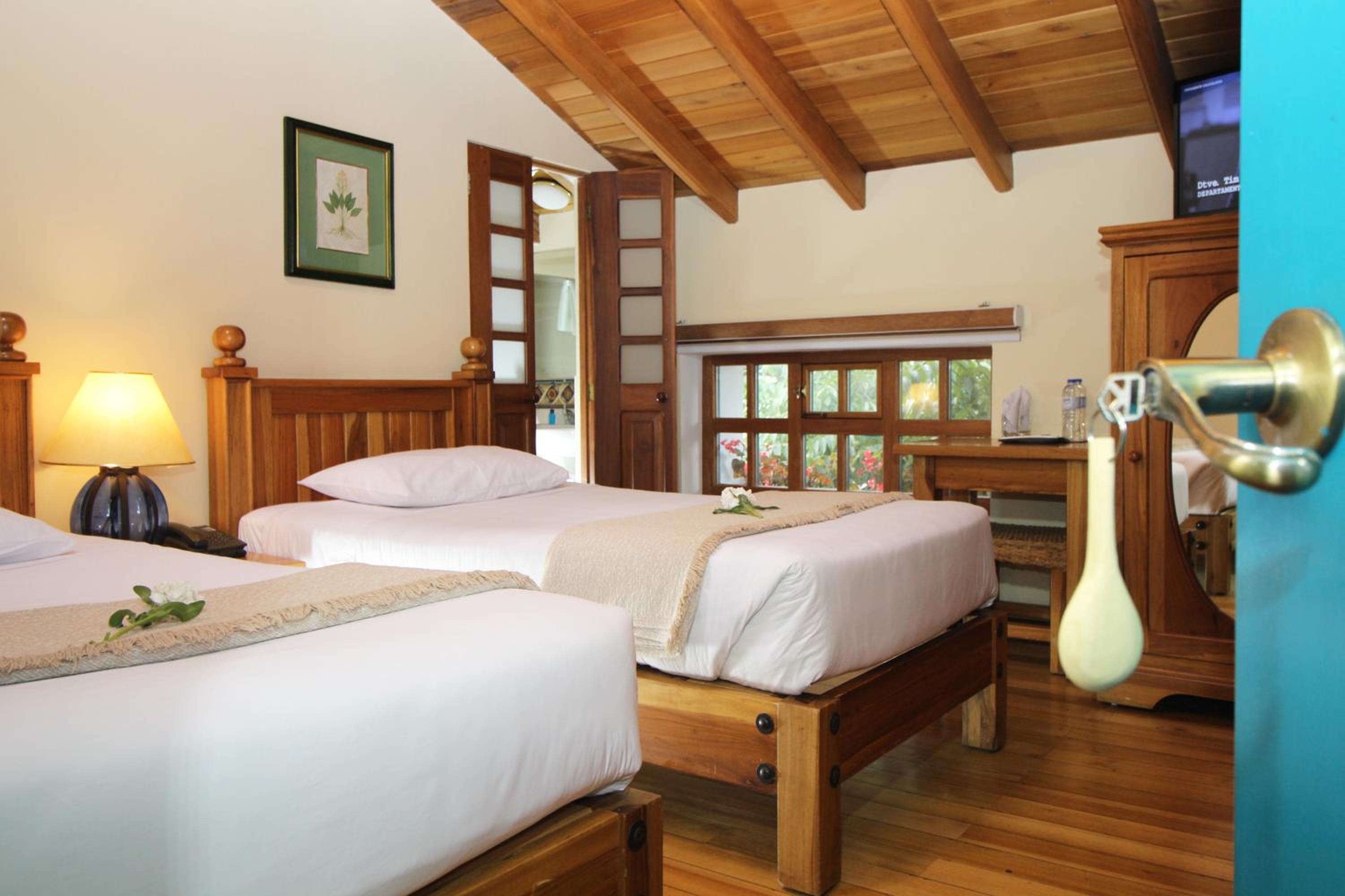 Standard Twin Room - Photo 1