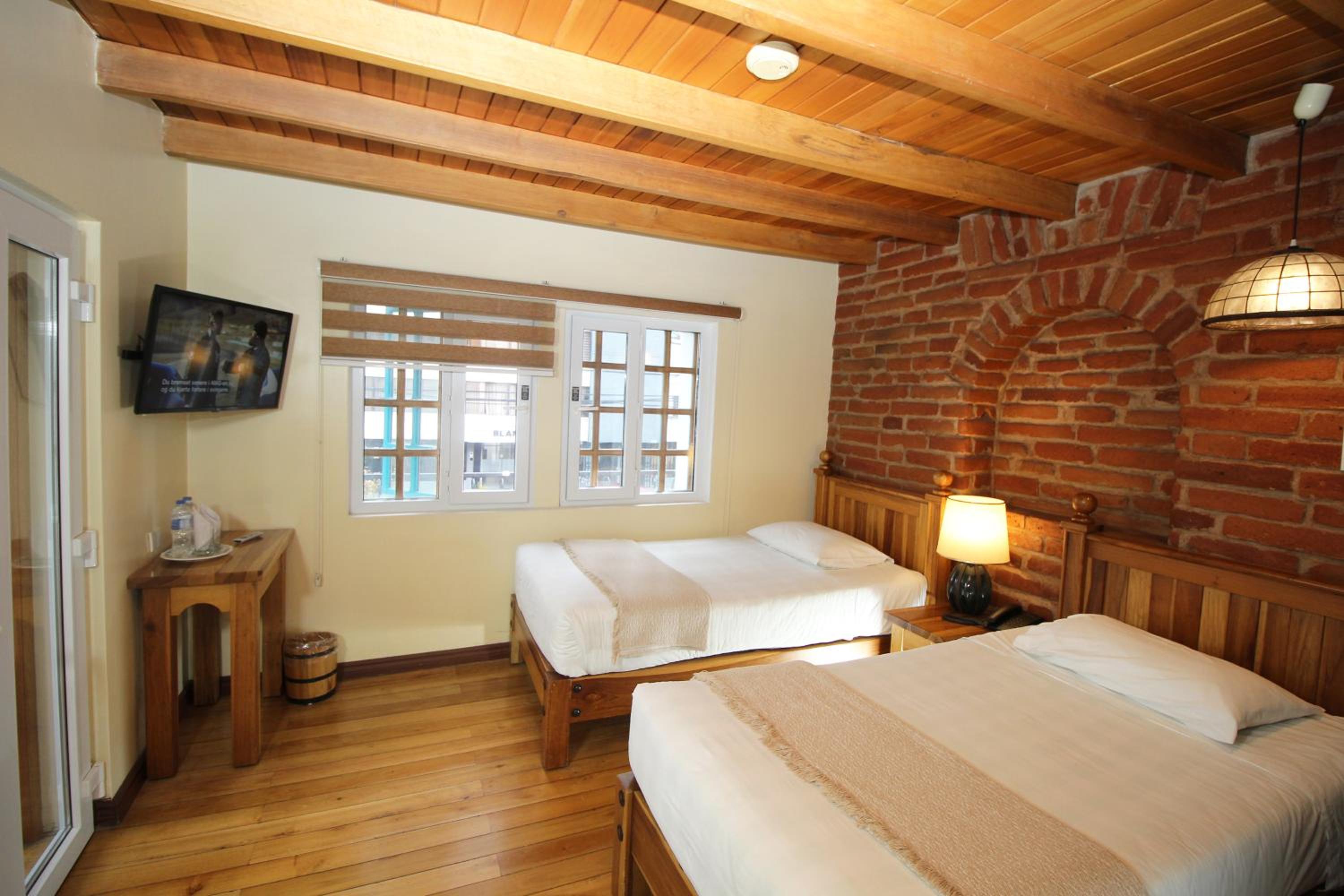 Standard Twin Room - Photo 3