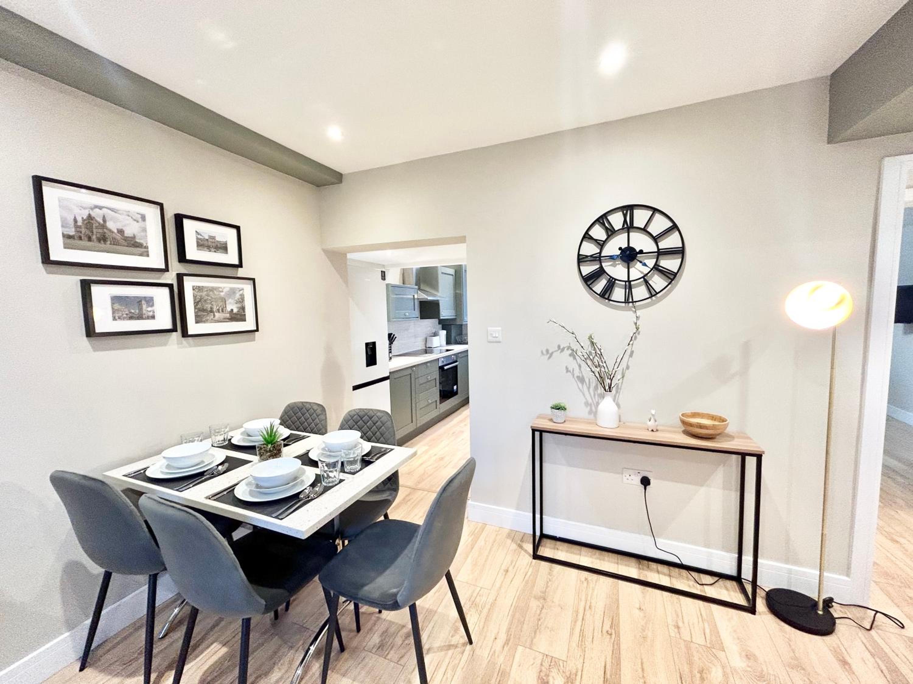 Three-Bedroom House photo 2
