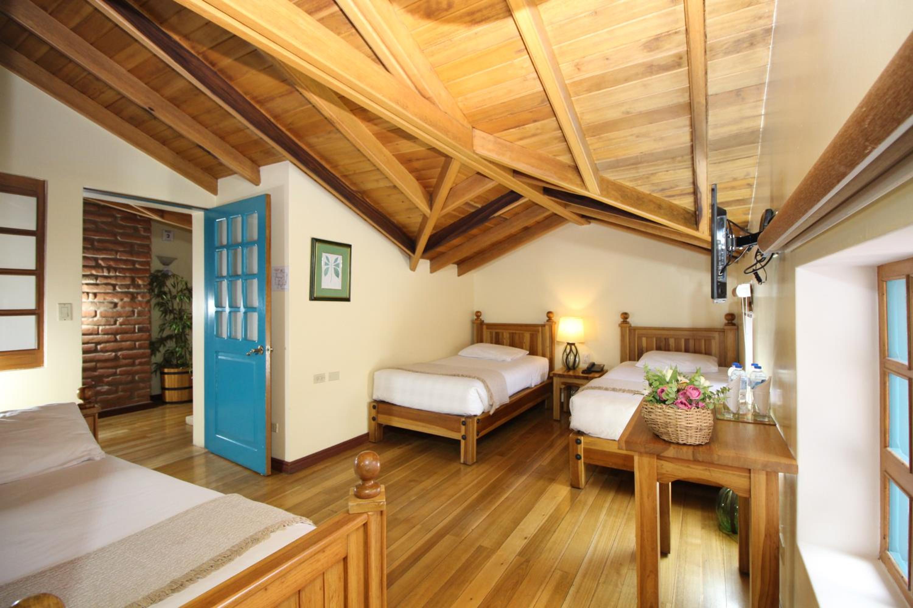 Standard Twin Room - Photo 4