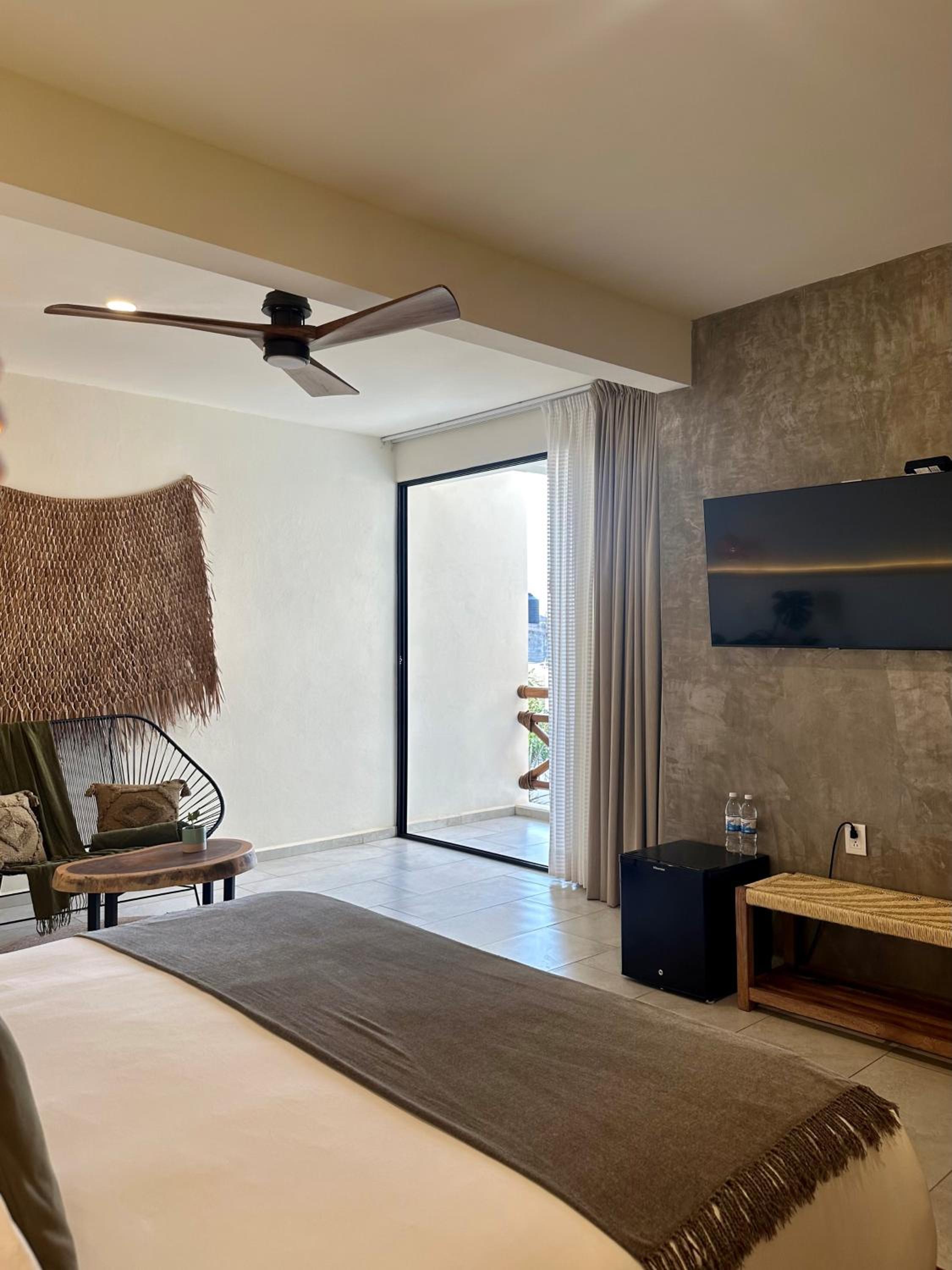 Deluxe Double Room with Balcony photo 2