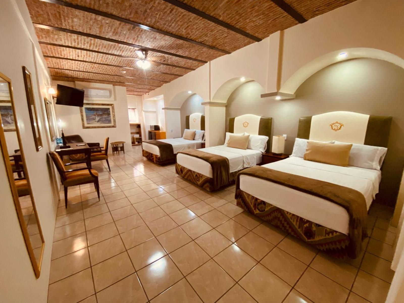 Deluxe Family Room photo 1