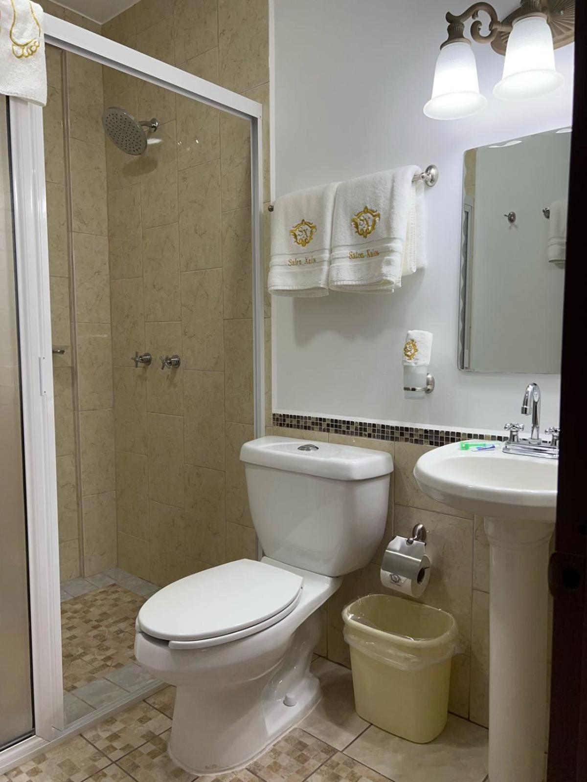 Deluxe Family Room photo 3
