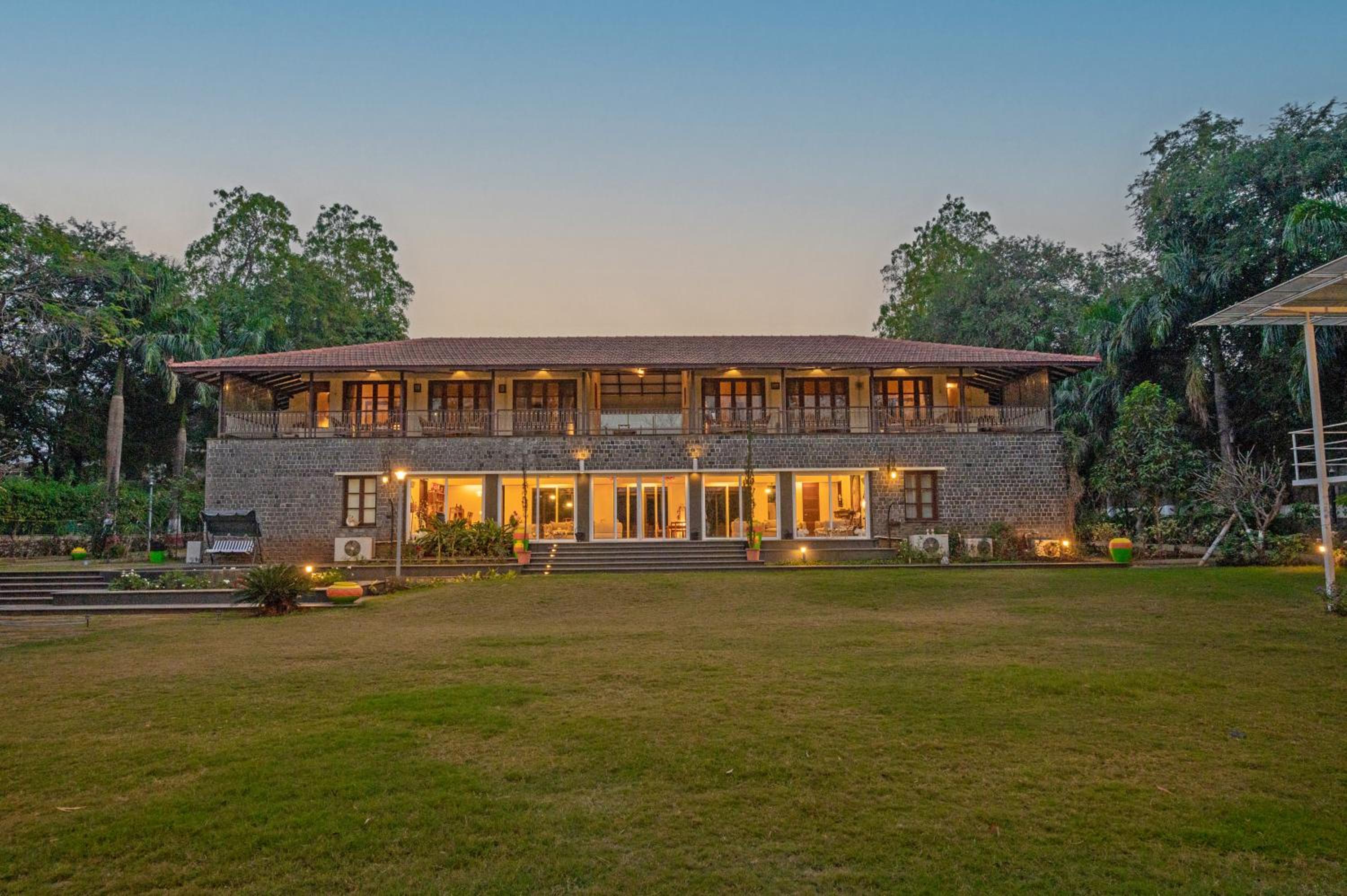 Villa - Photo 2