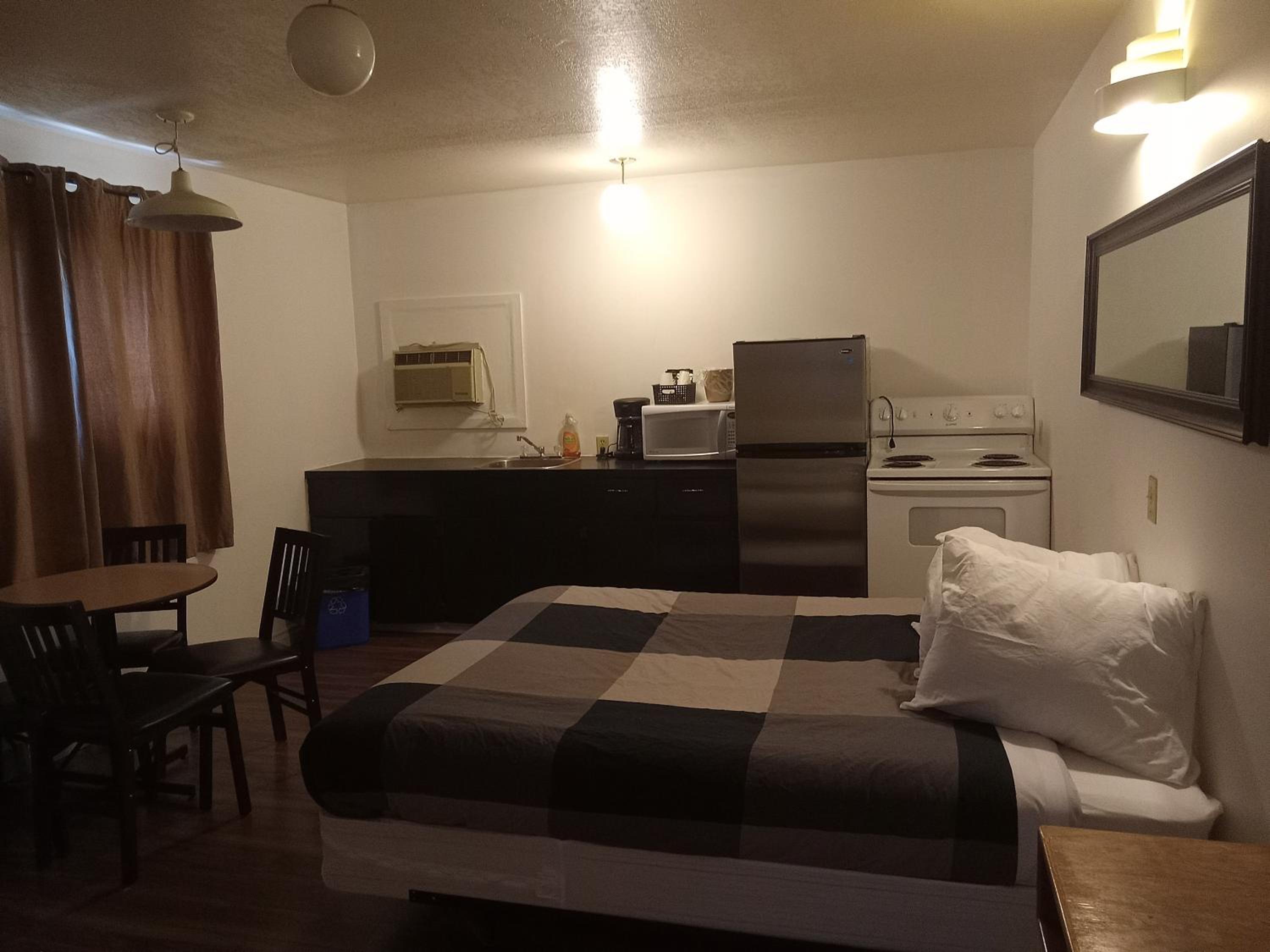 Family Suite with Kitchen and 2 Bedrooms - Non-smoking