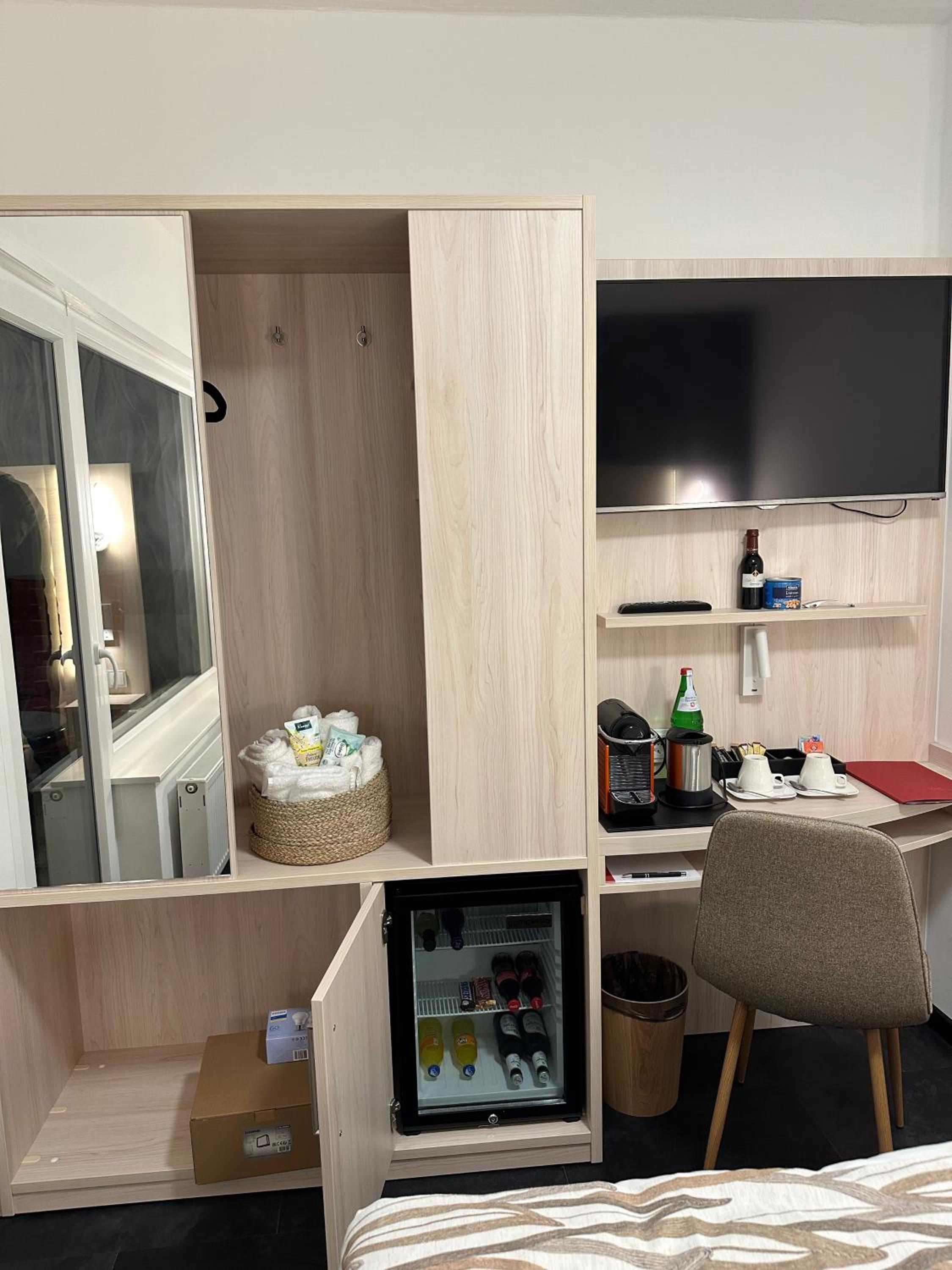 Deluxe Double or Twin Room with Balcony - Photo 4