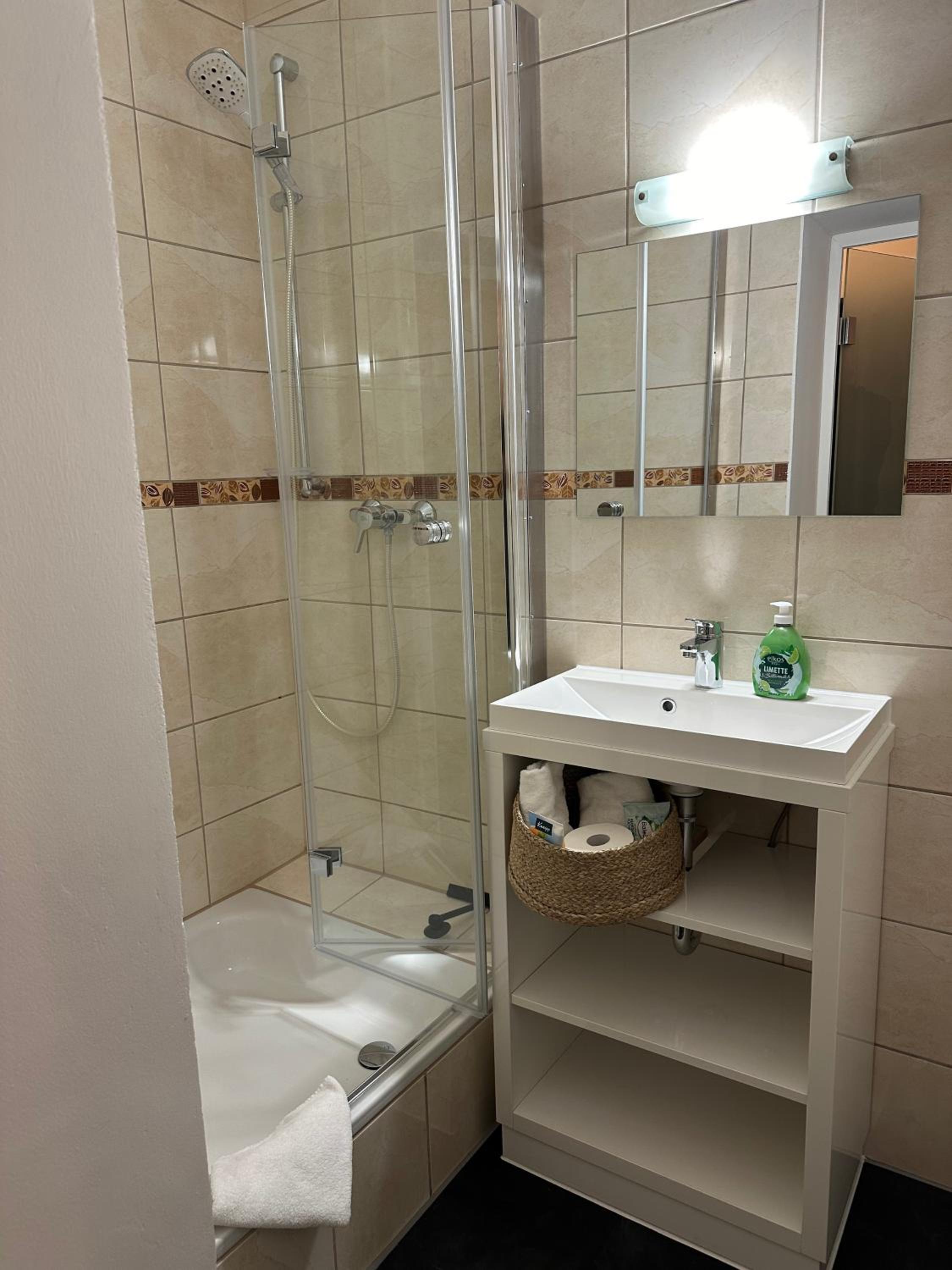 Deluxe Double or Twin Room with Balcony - Photo 5