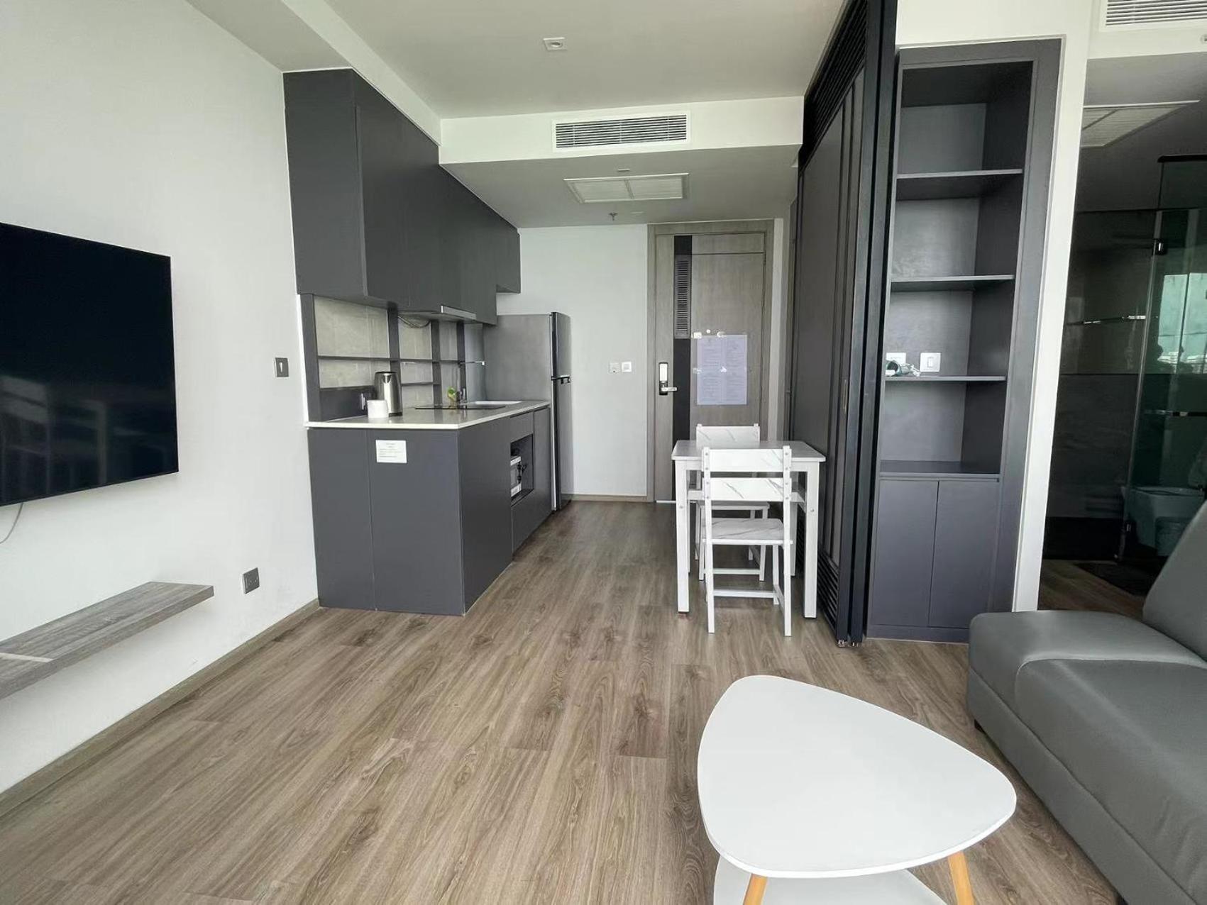 One-Bedroom Apartment - Photo 7