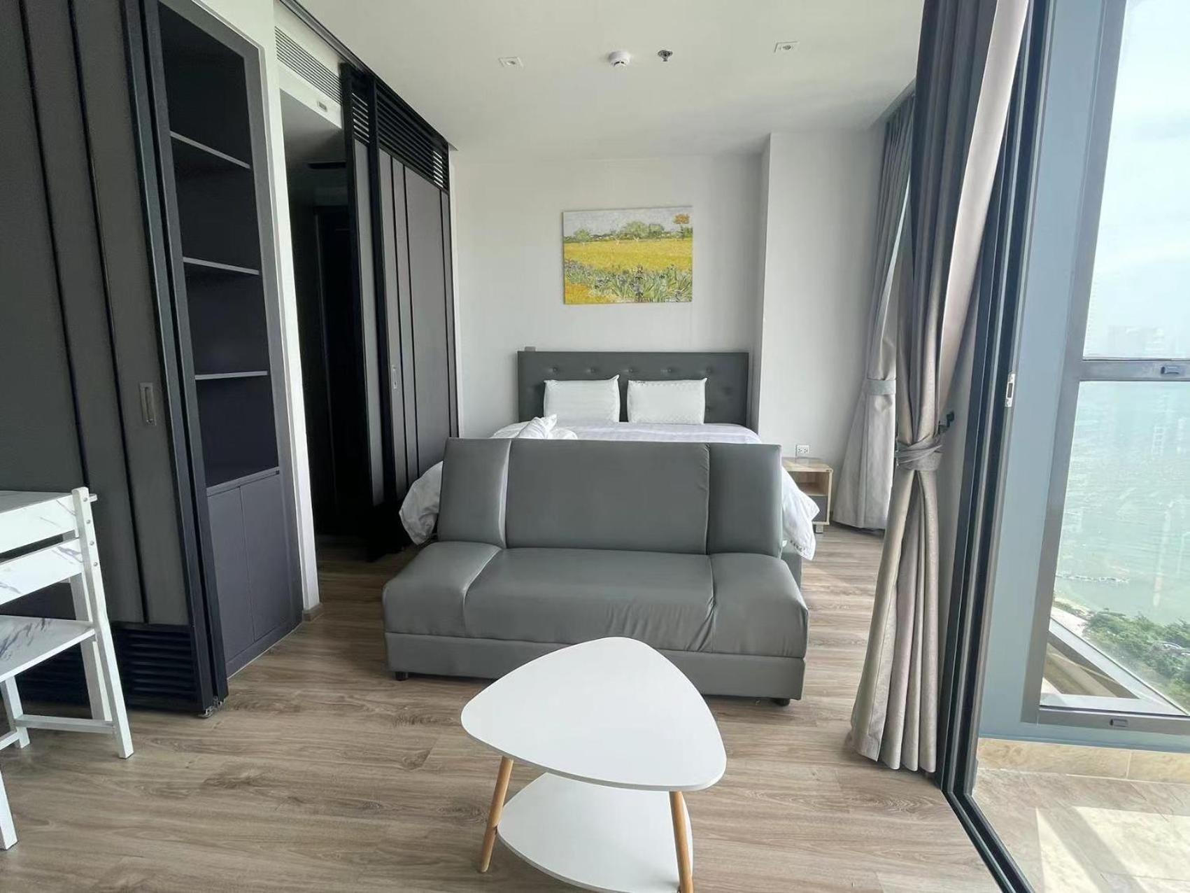 One-Bedroom Apartment - Photo 8