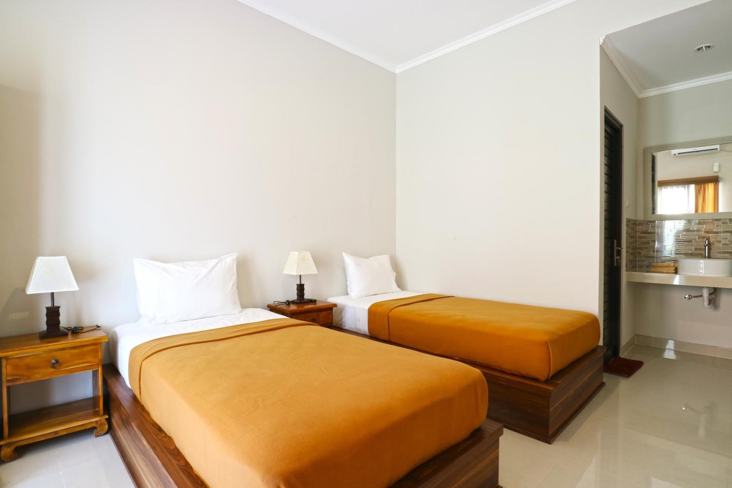 Standard Twin Room - Photo 4