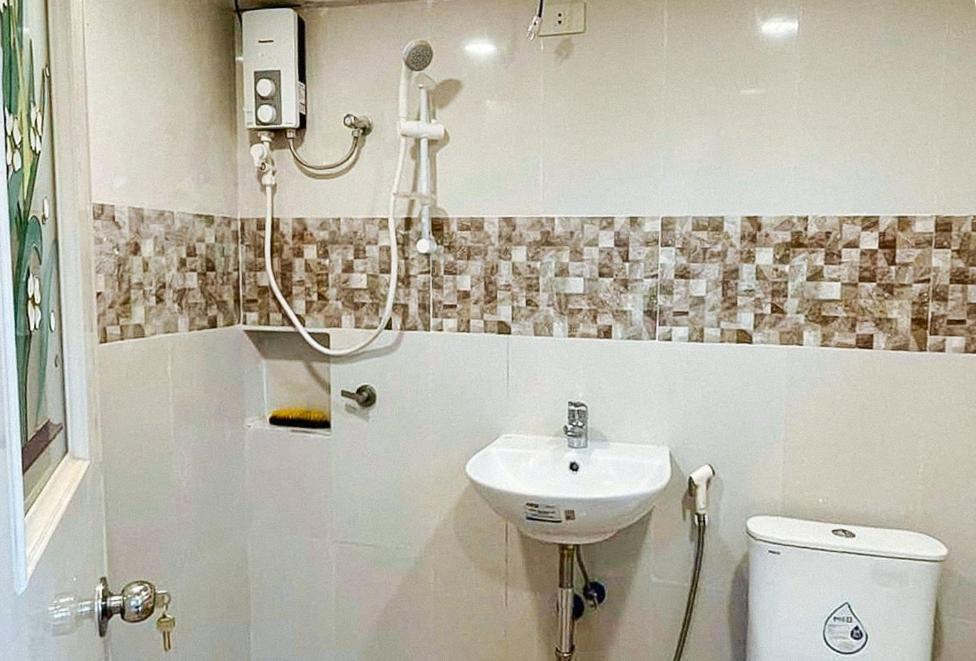 Double Room with Shared Bathroom photo 2