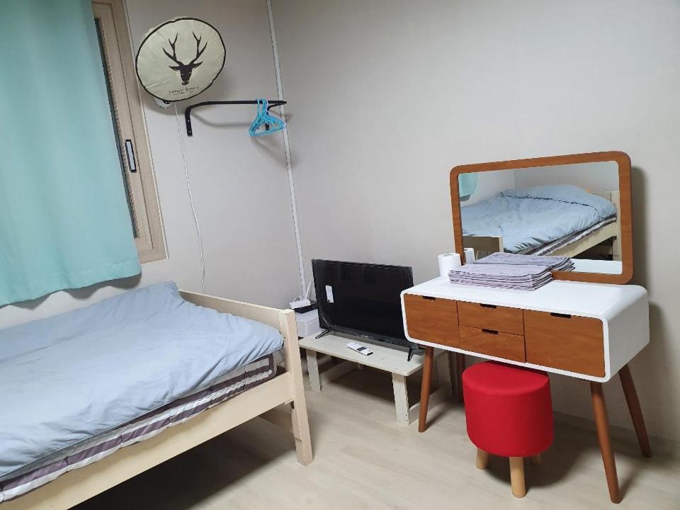 Single Room - Photo 2