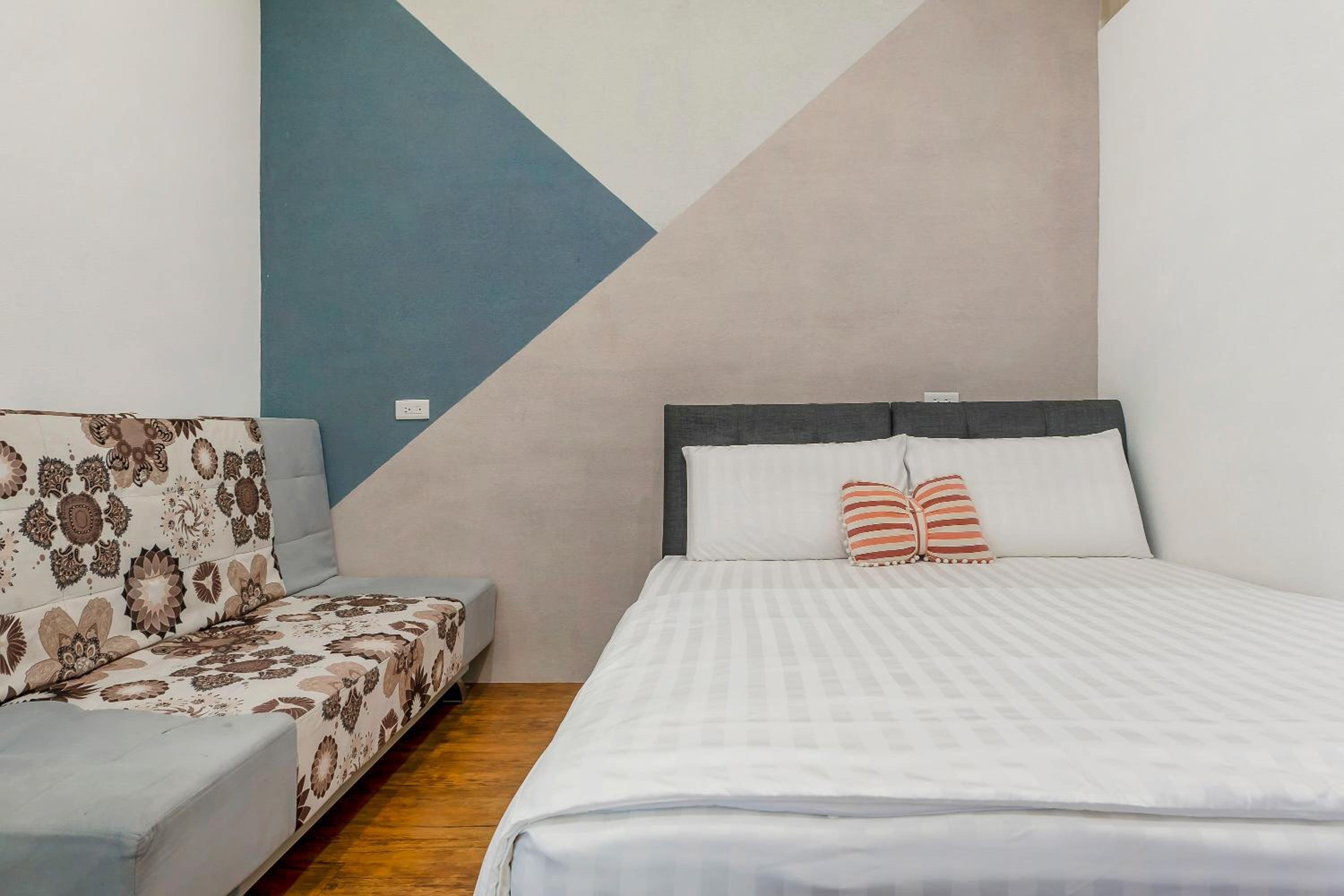Deluxe Double Room with Shower - Photo 16