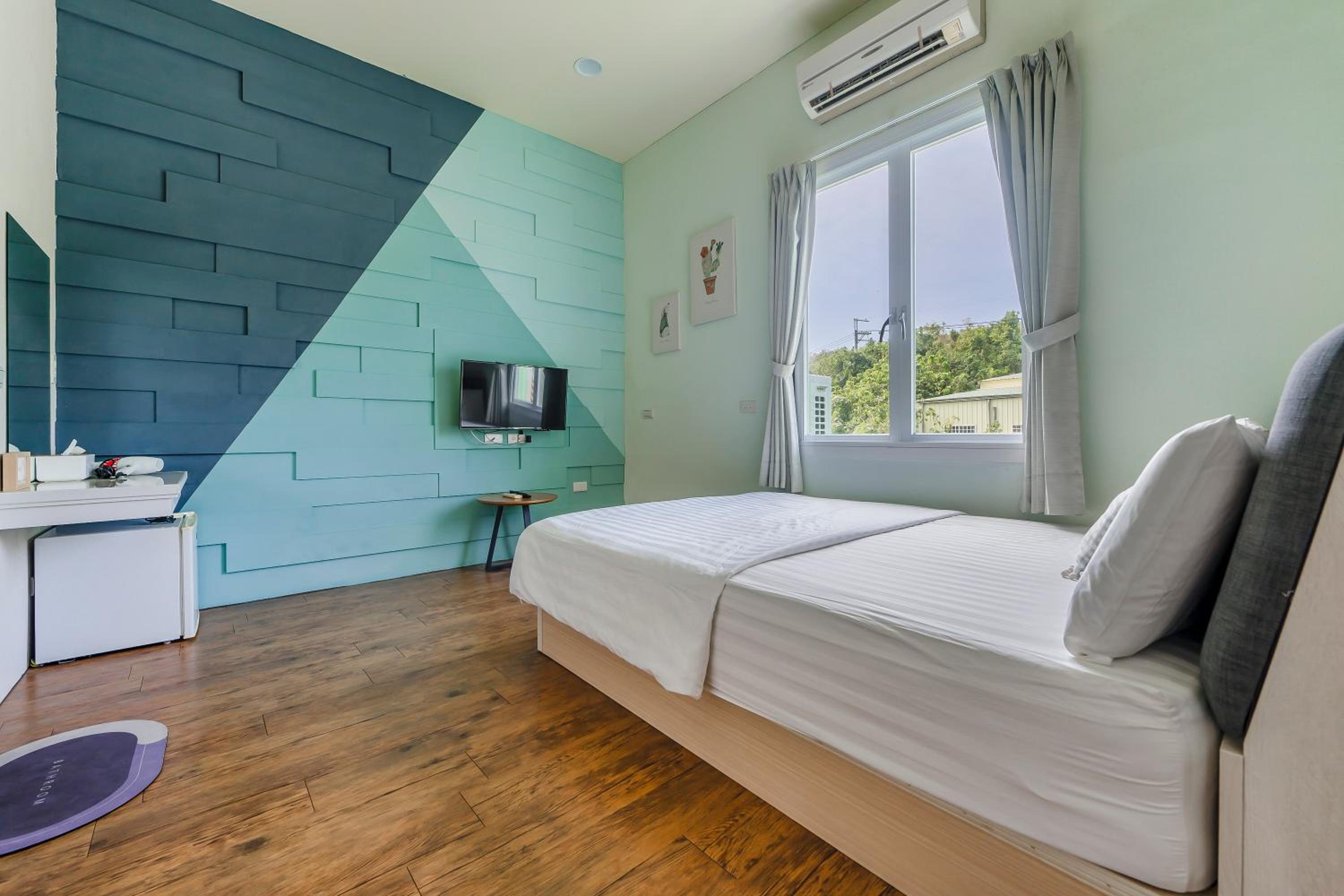 Deluxe Double Room with Shower - Photo 8