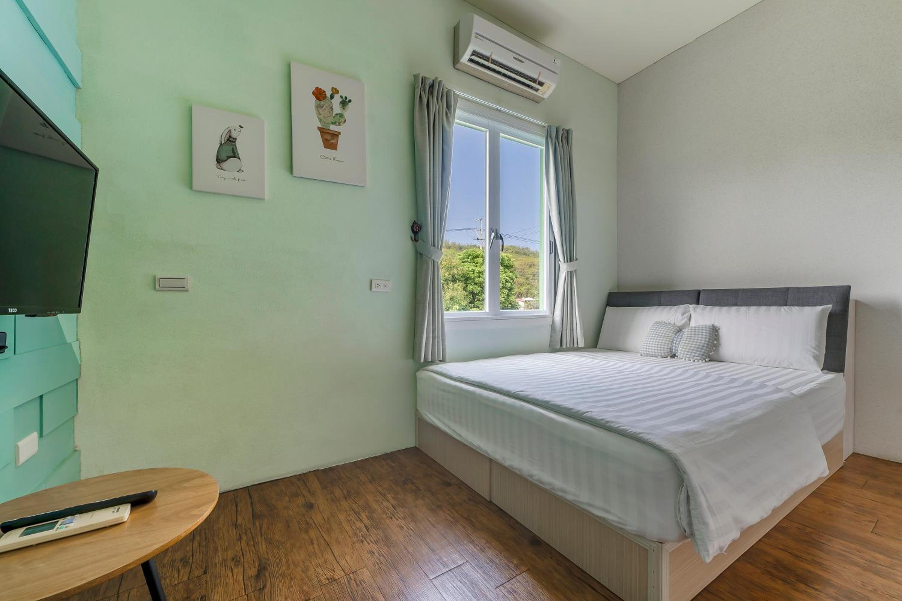 Deluxe Double Room with Shower - Photo 7