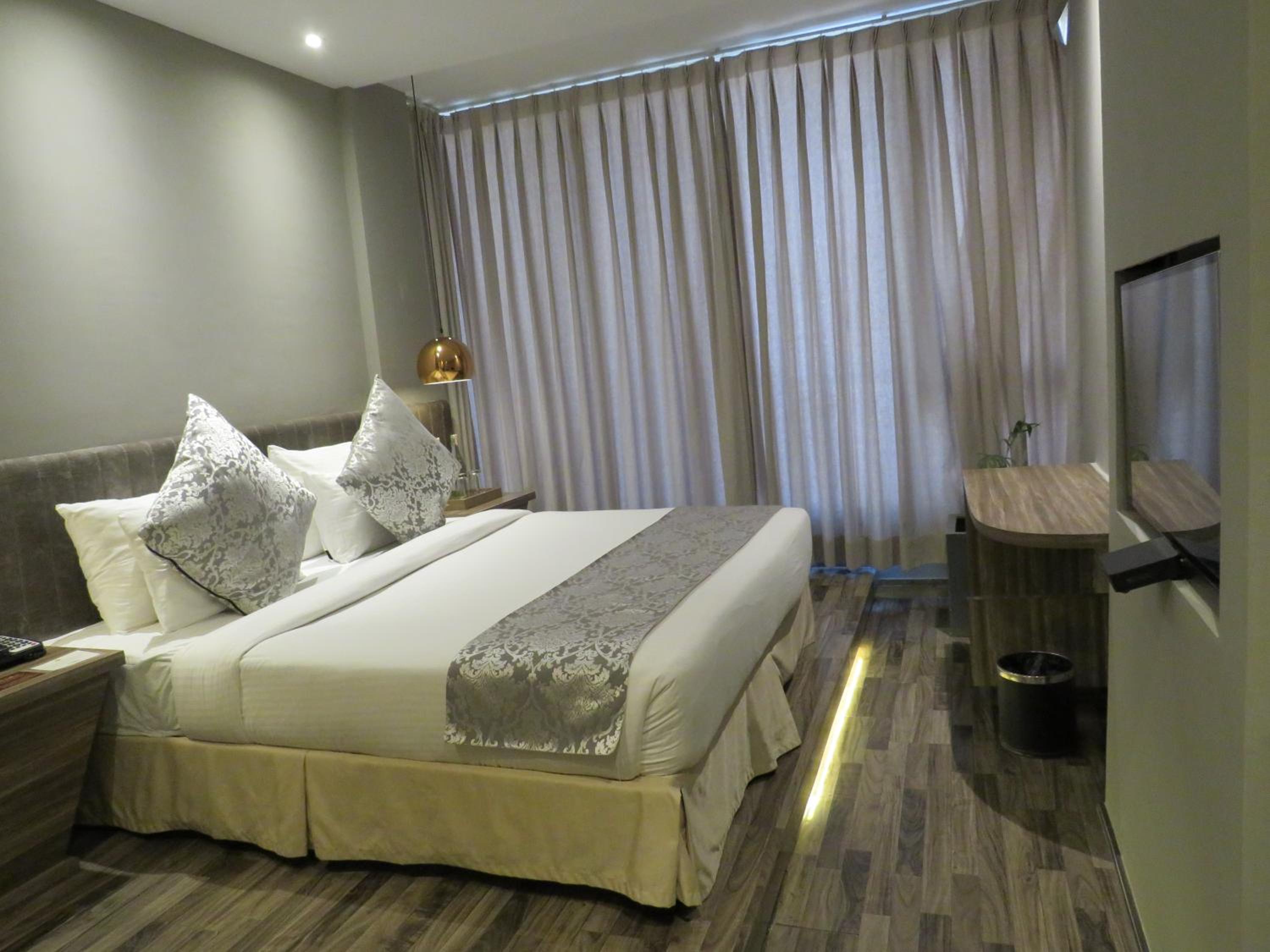 Family Room - Photo 5