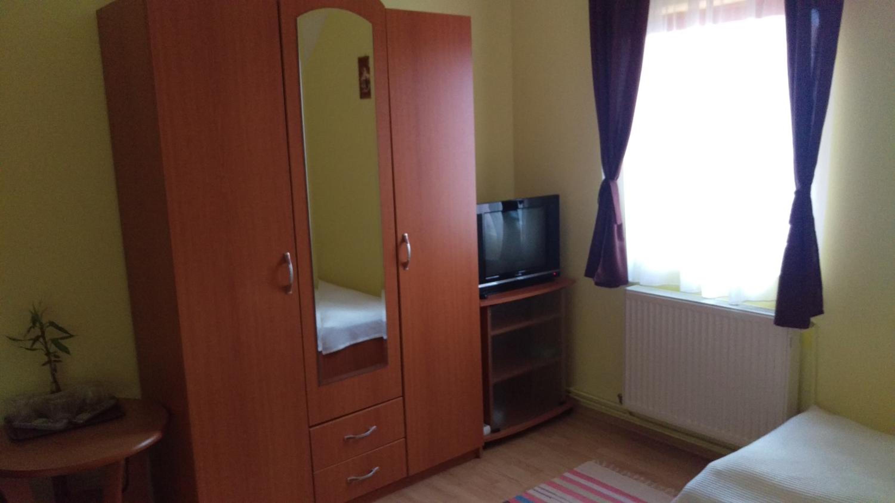 Triple Room with Private Bathroom photo 2