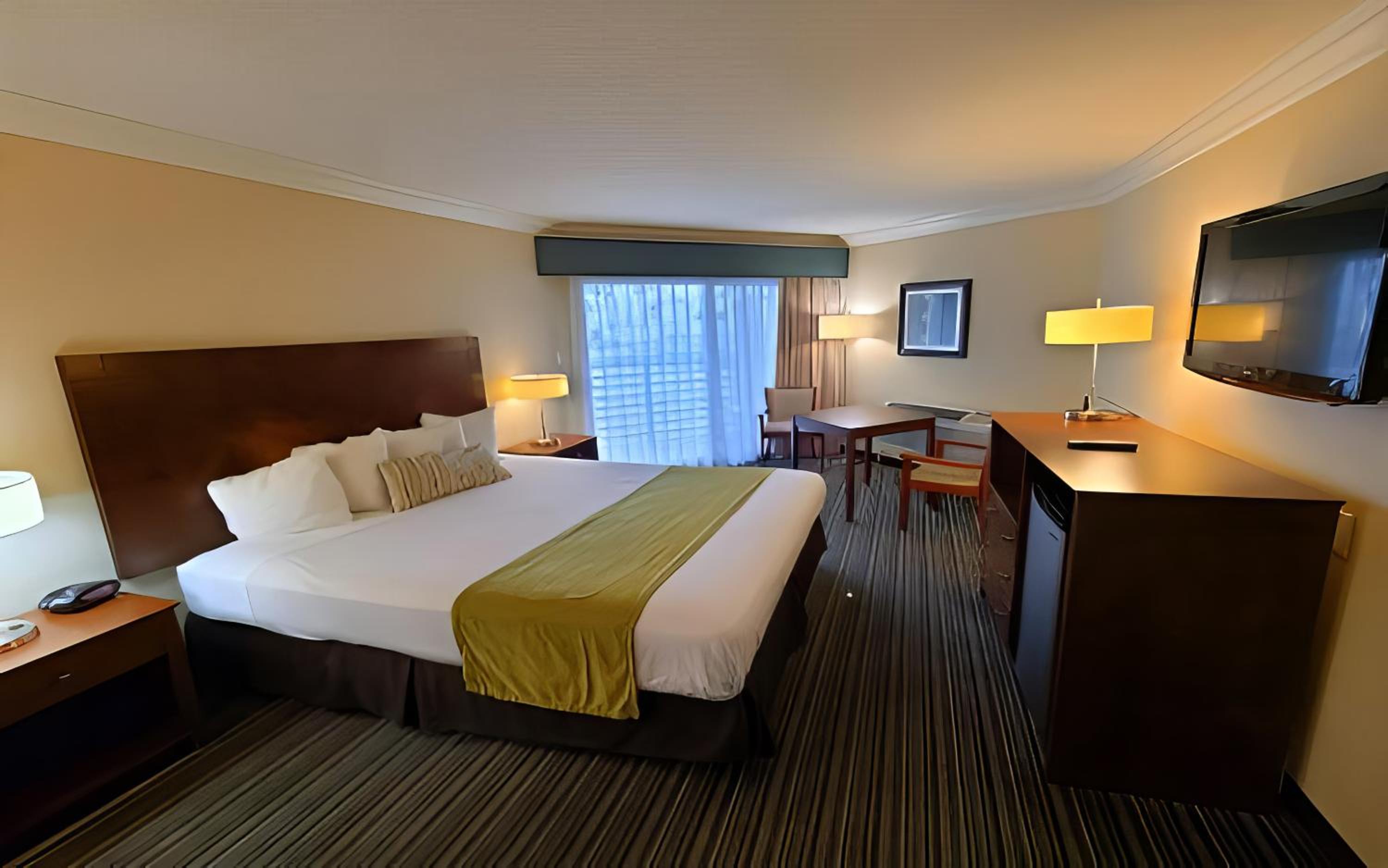 Standard King Room photo 1