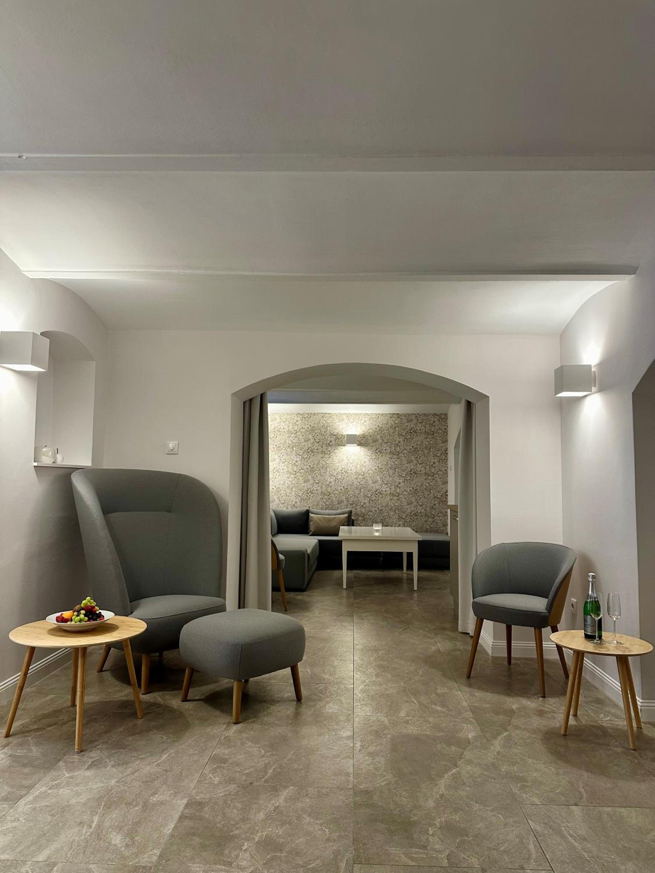 Lutki Suite
