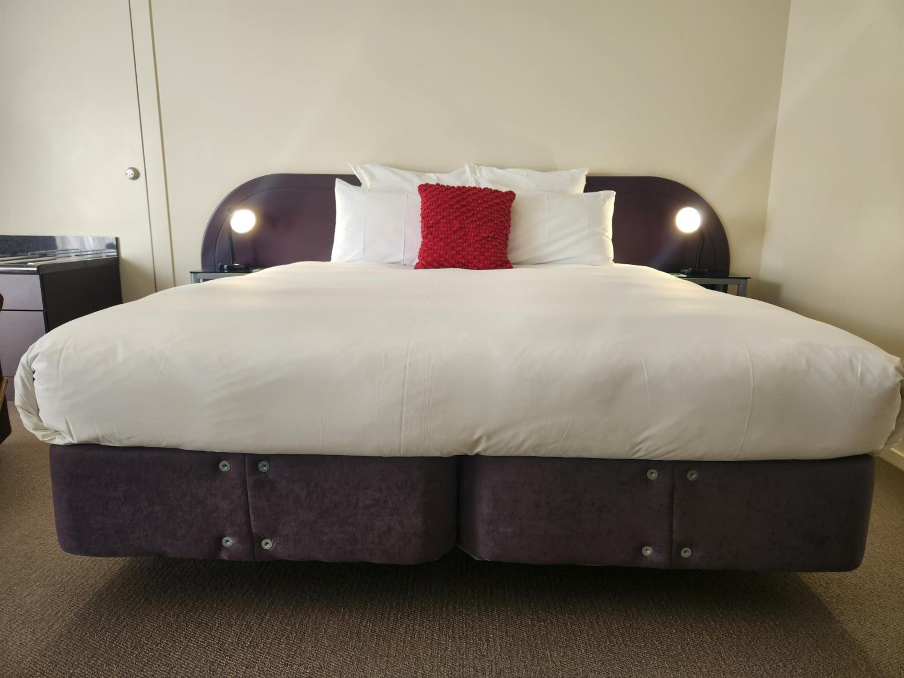 One-Bedroom Suite - Photo 4