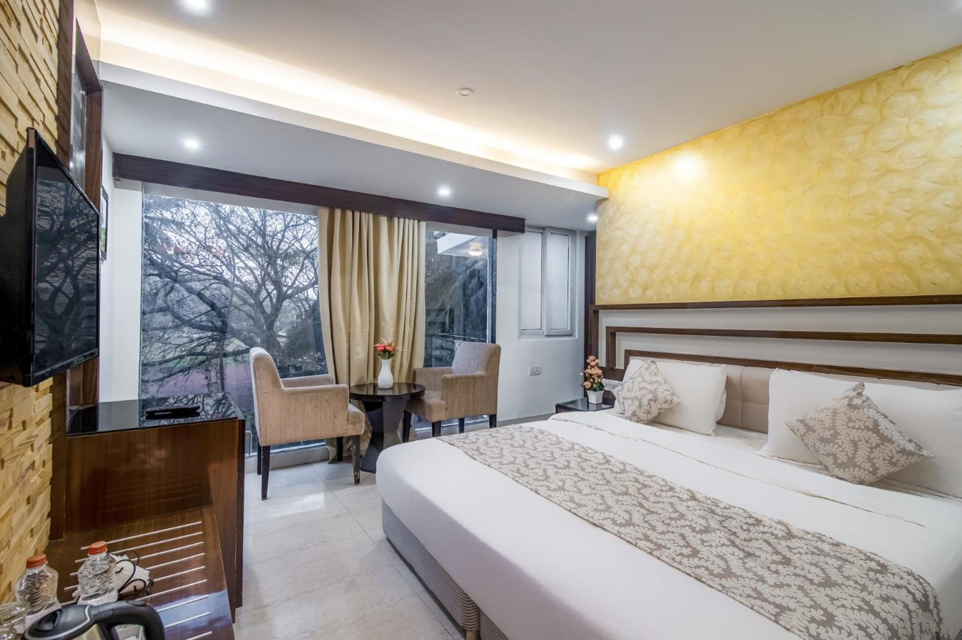 Deluxe Double Room (2 Adults + 1 Child) photo 2