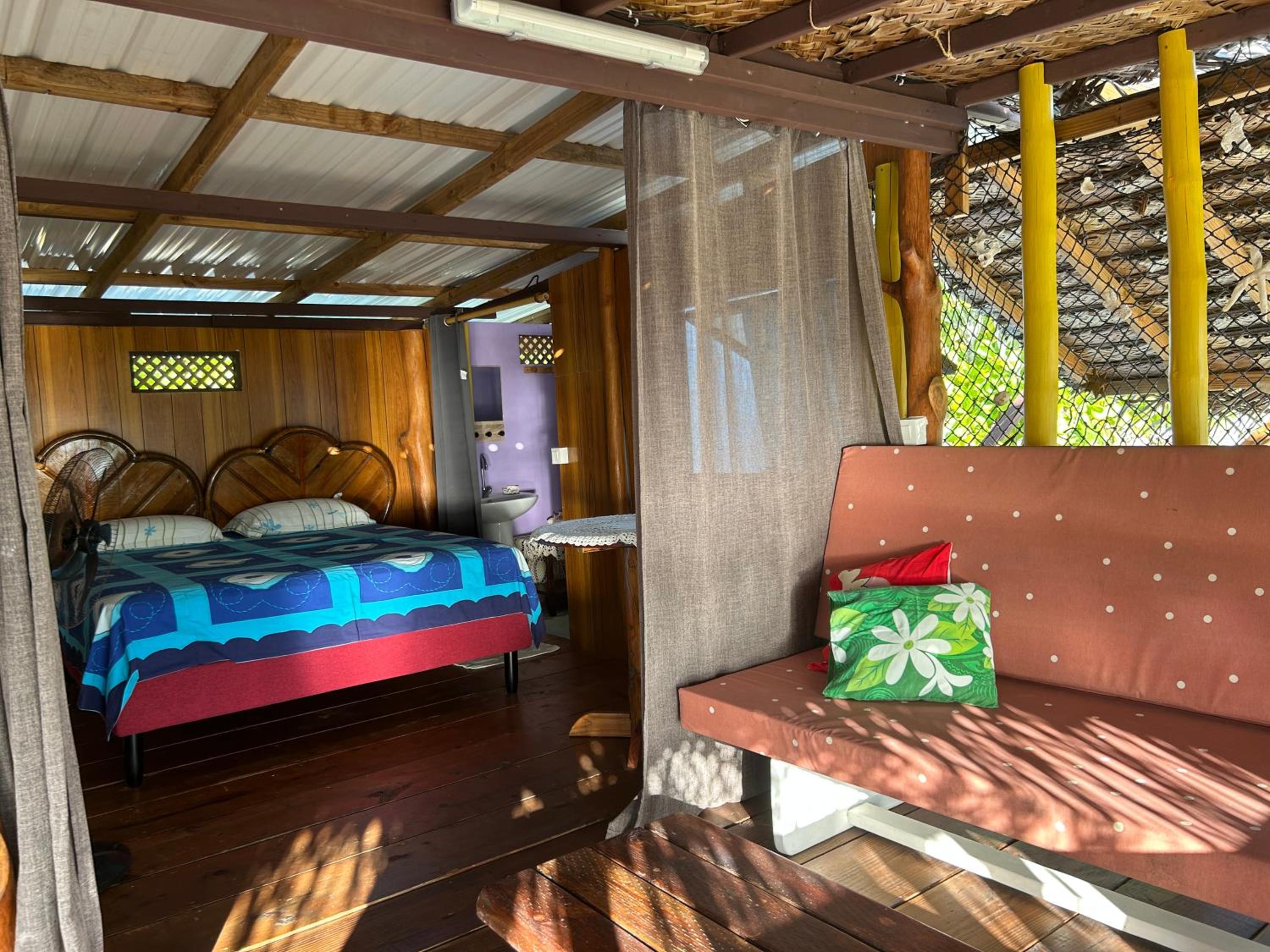 Bungalow - Water Front photo 1