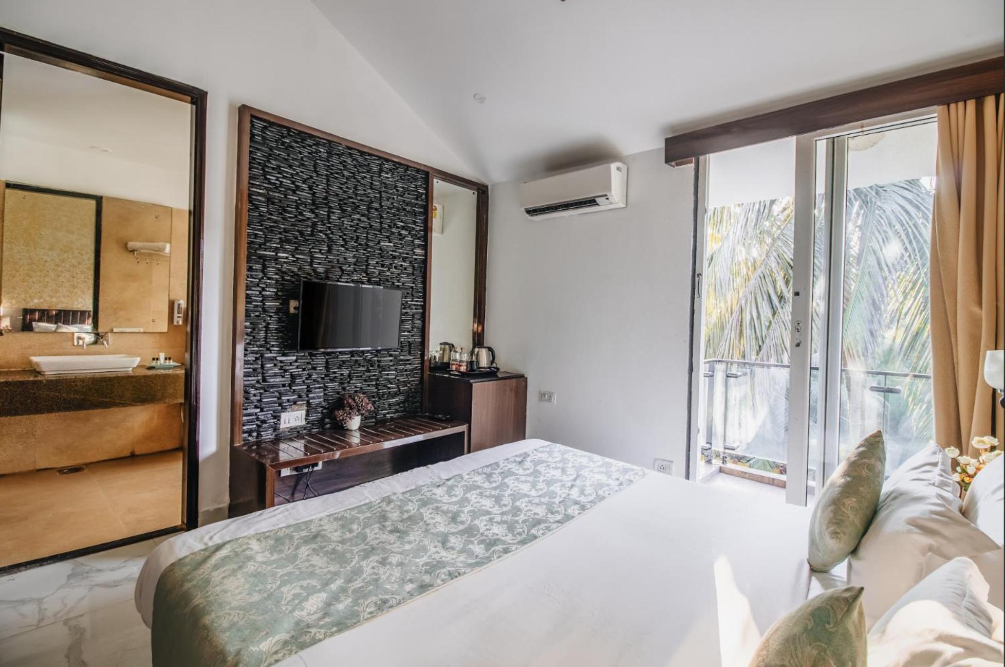 Deluxe Double Room (2 Adults + 1 Child) photo 3