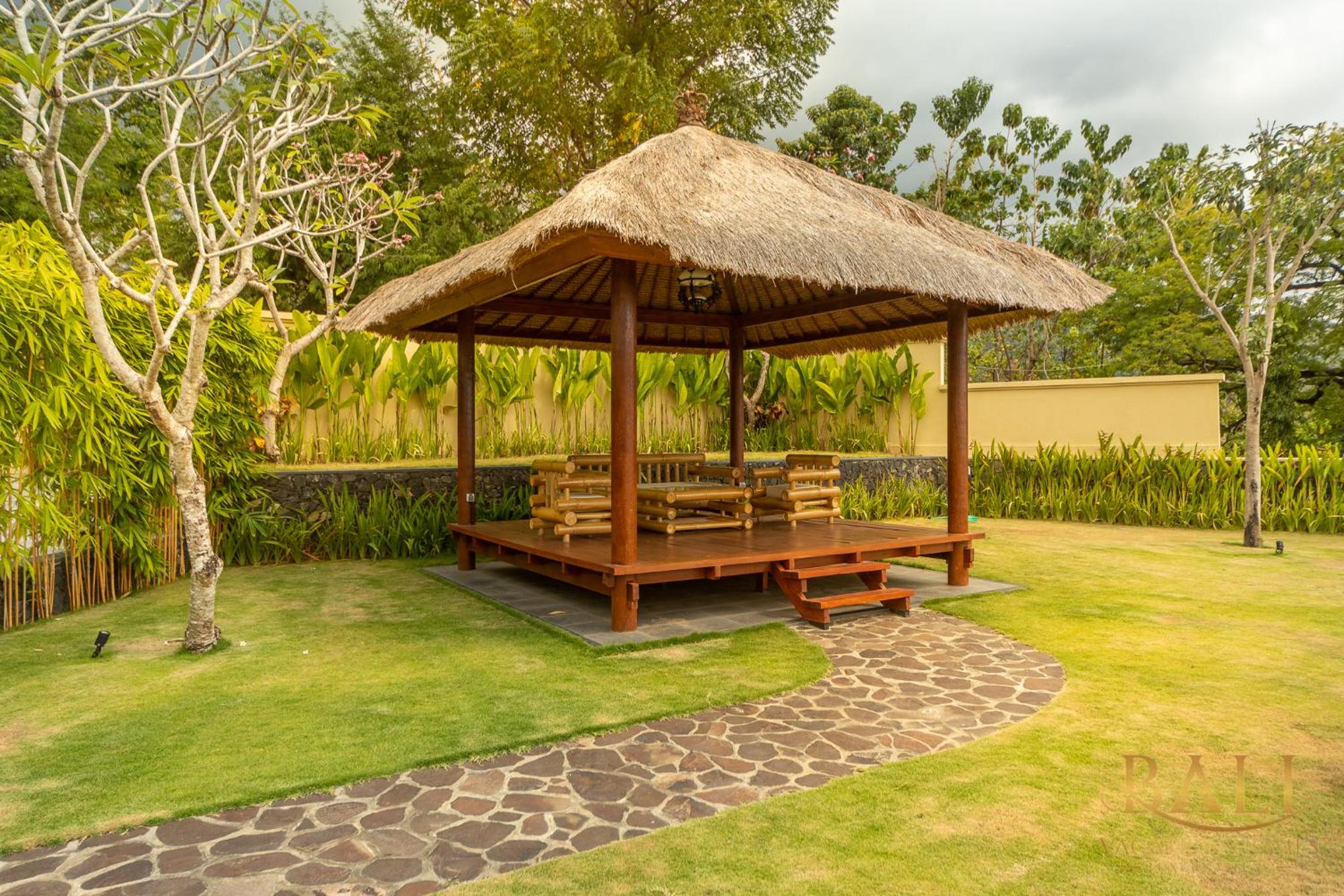 Superior Villa photo 2