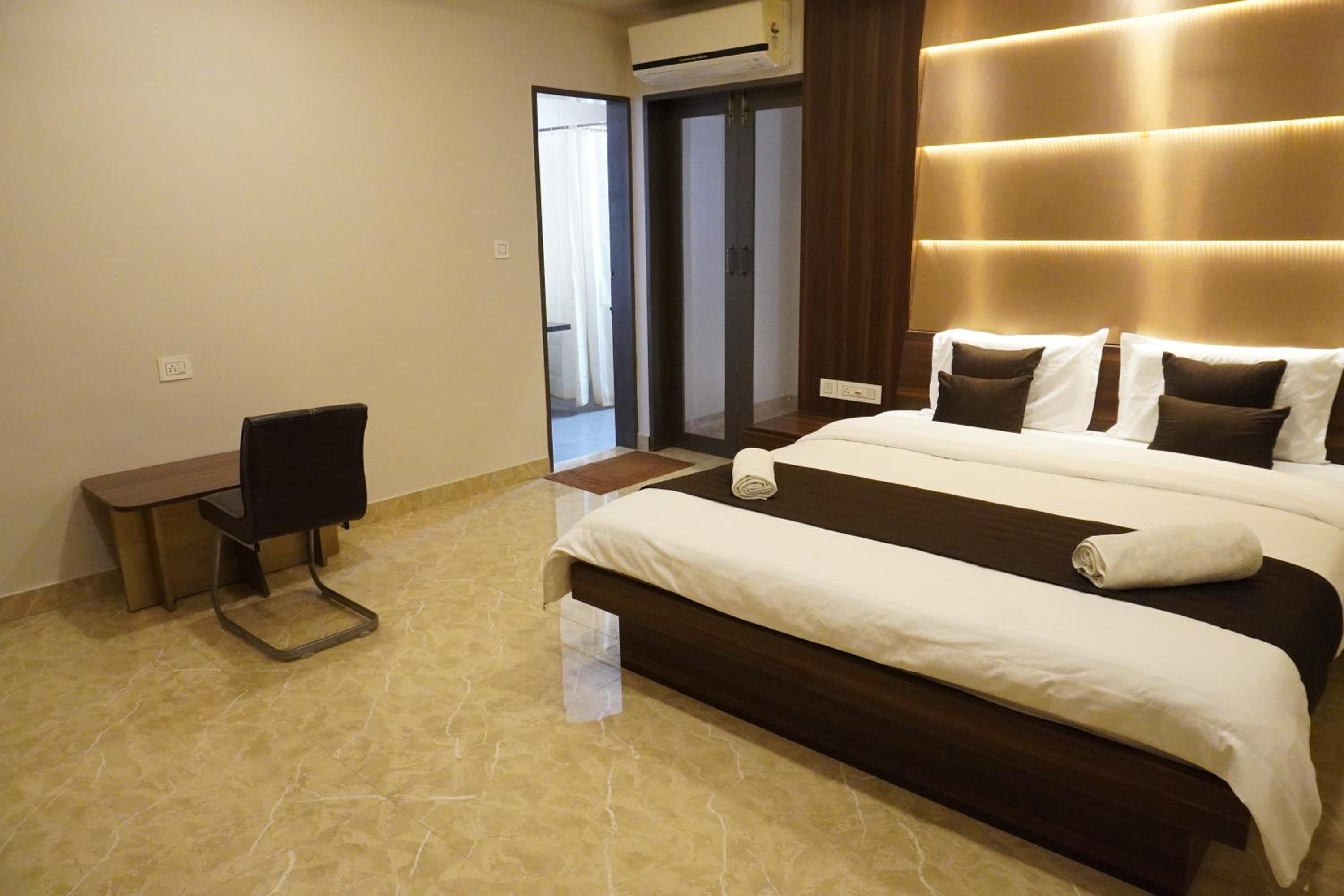 Superior King Room - Photo 5