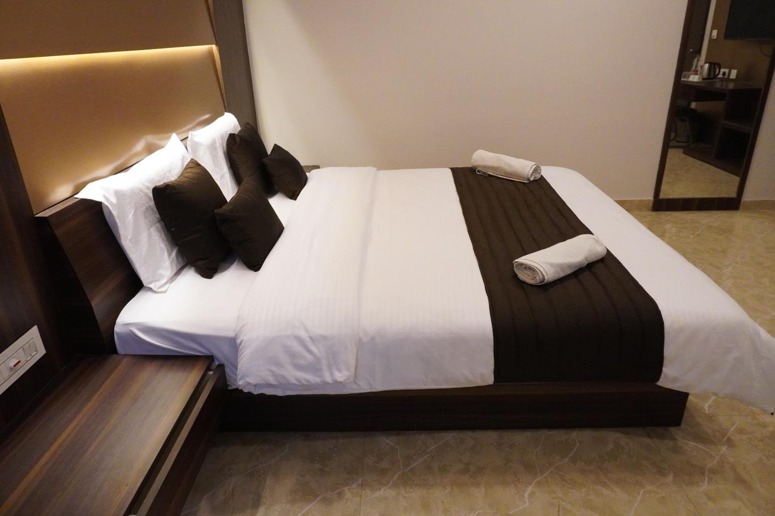 Superior King Room - Photo 4