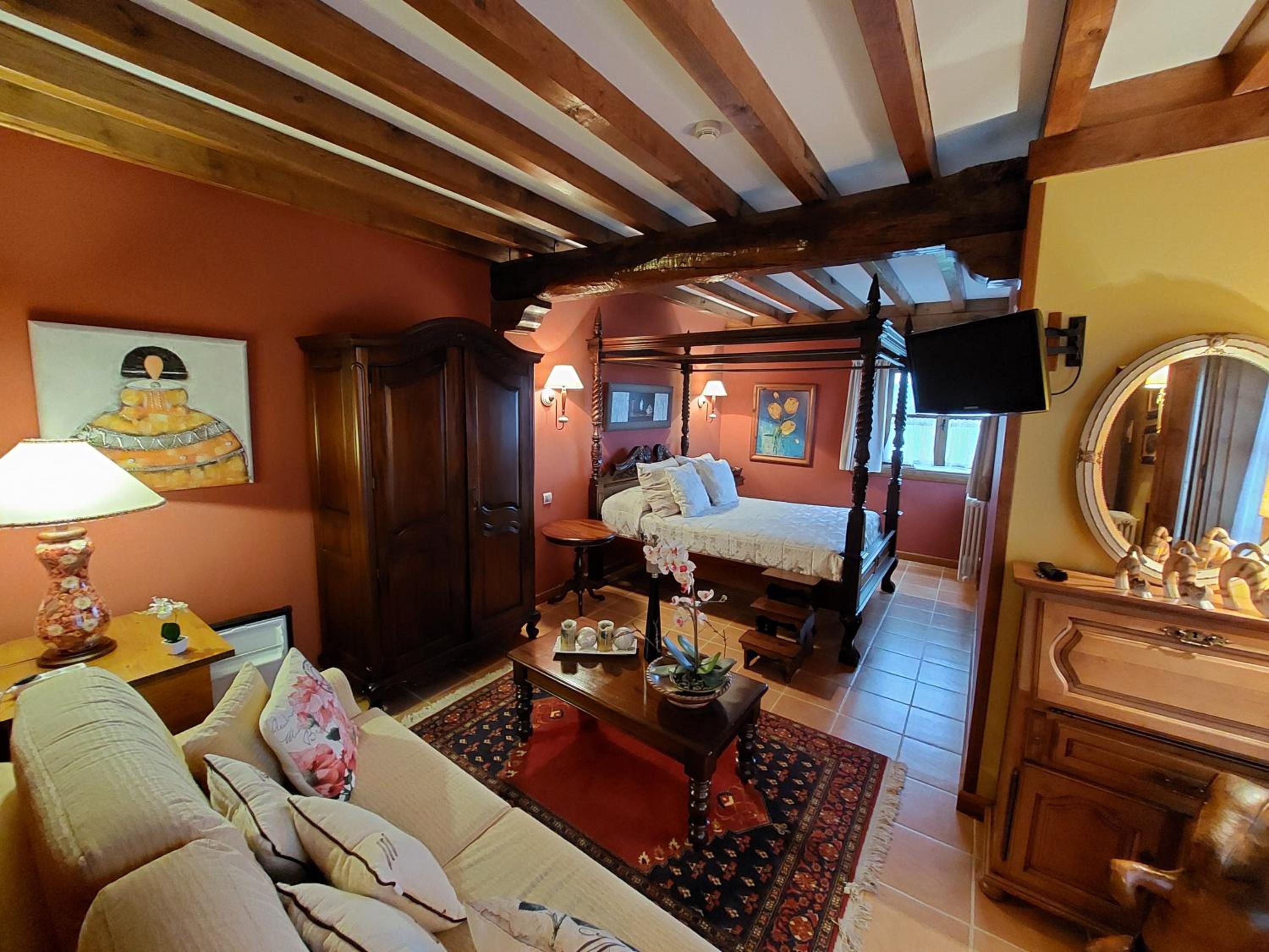One-Bedroom Queen Suite photo 2