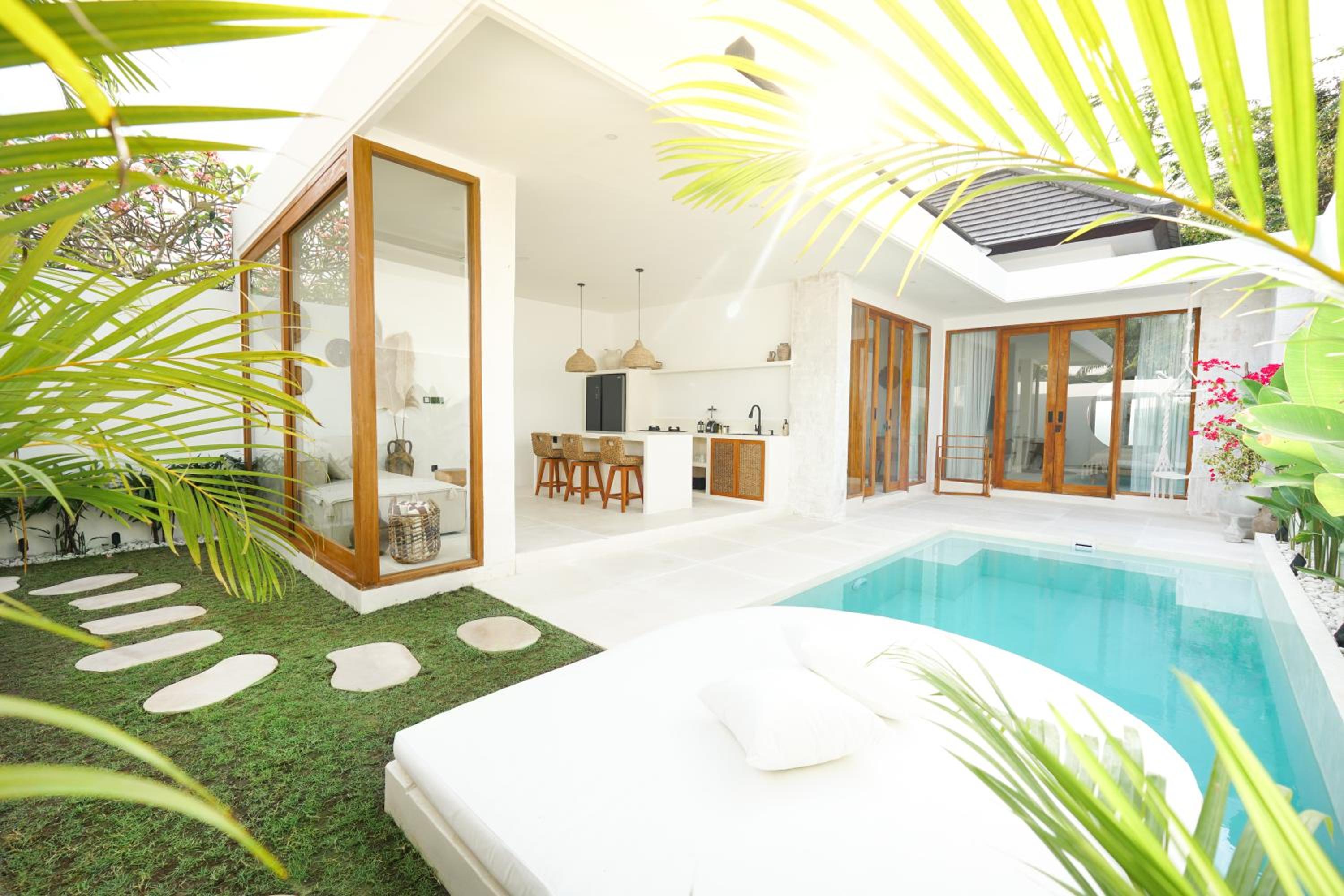 Villa with Private Pool photo 1