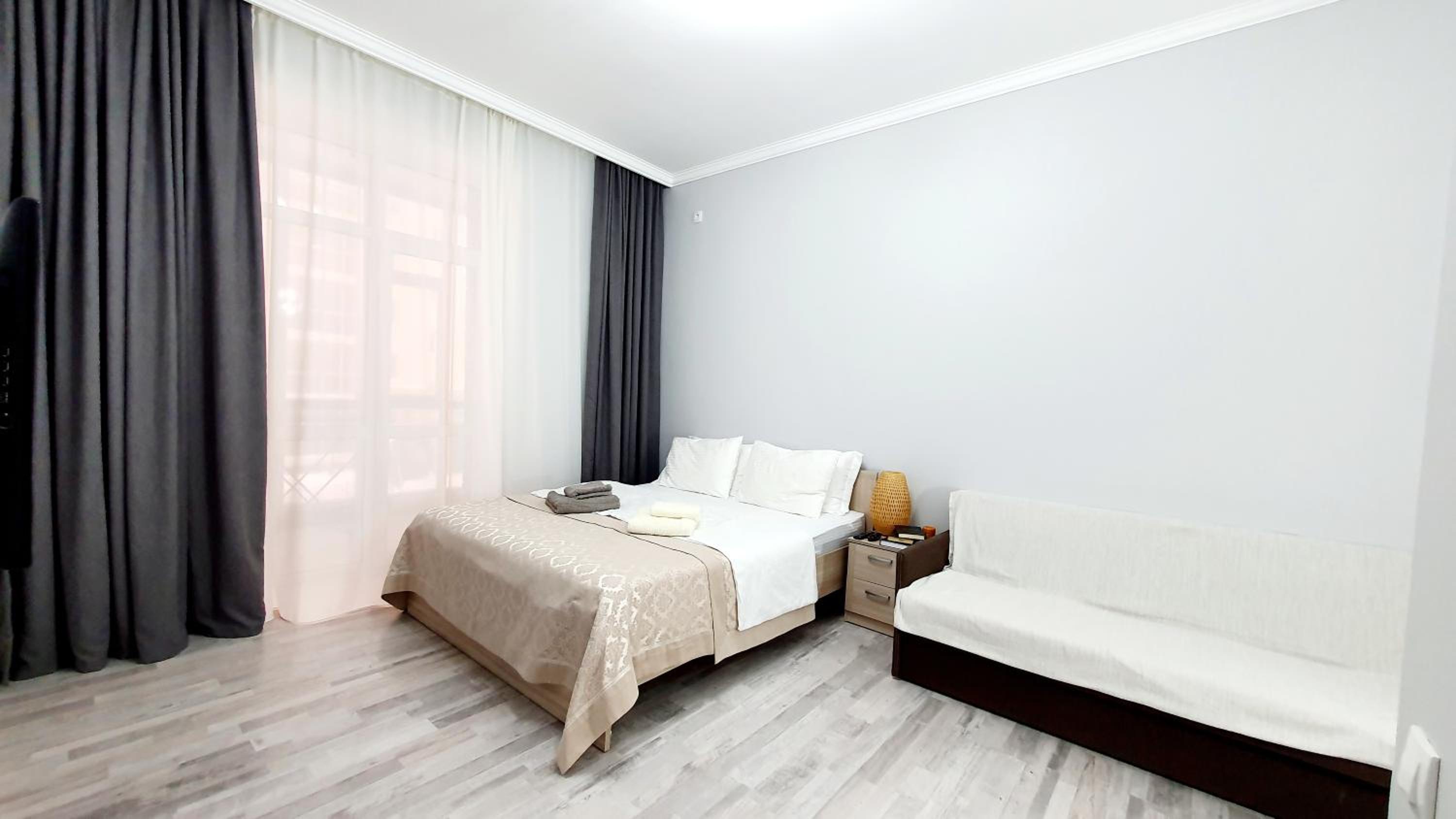 One-Bedroom Apartment photo 1