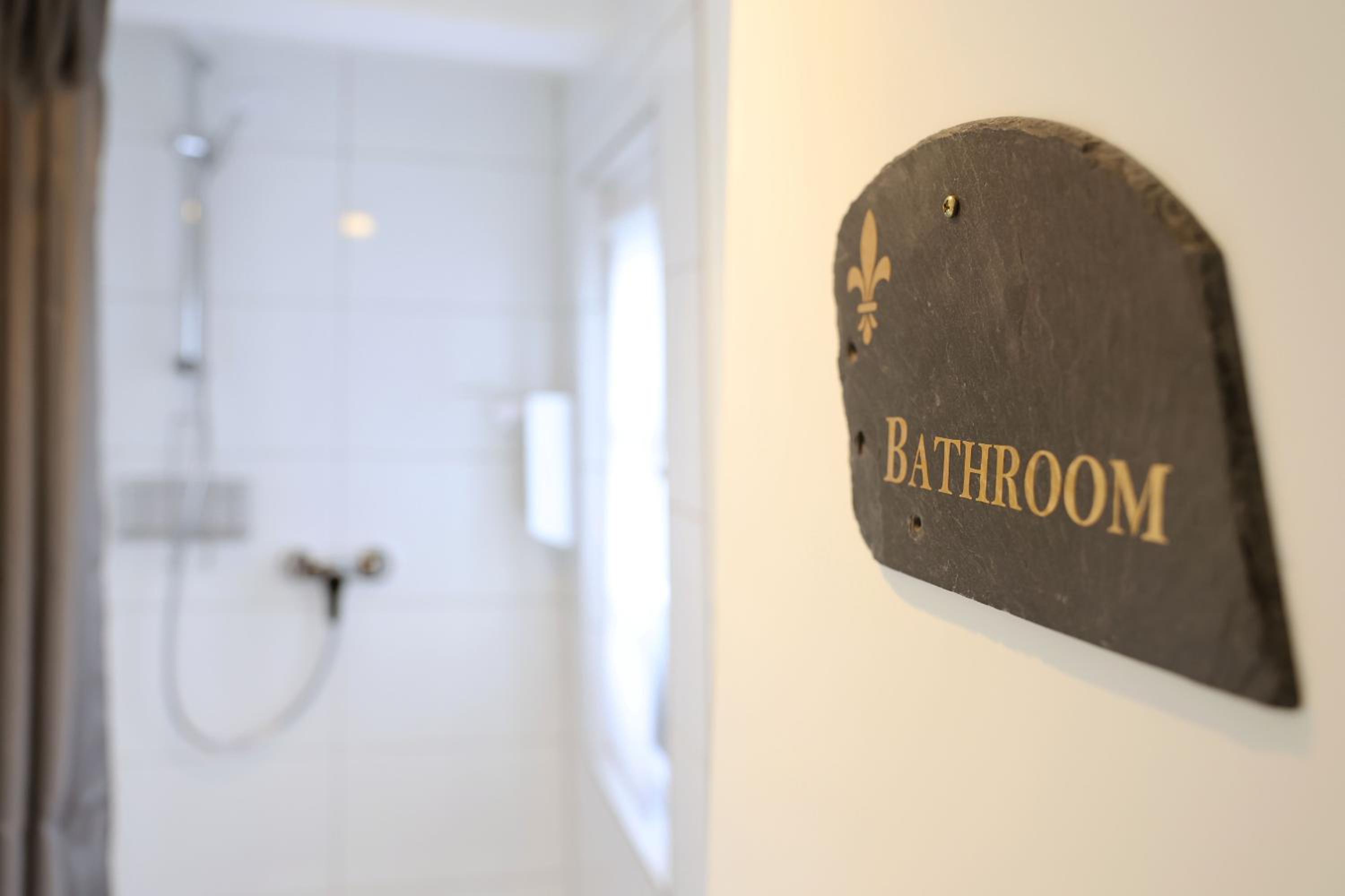 Double Room with Shared Bathroom photo 3