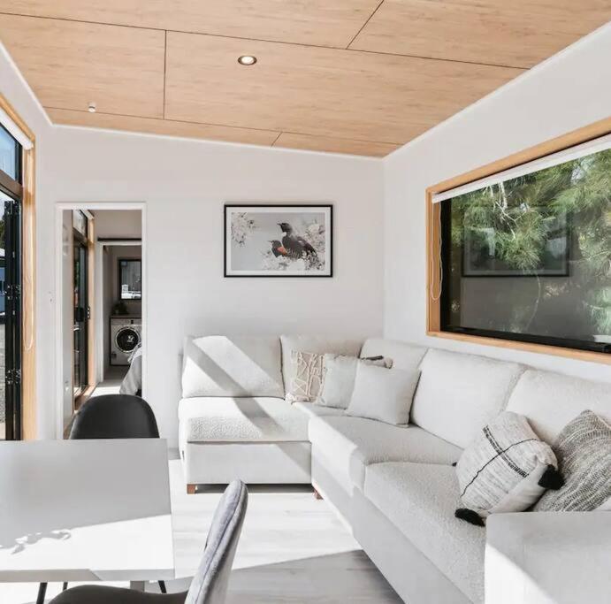 Three-Bedroom House photo 3