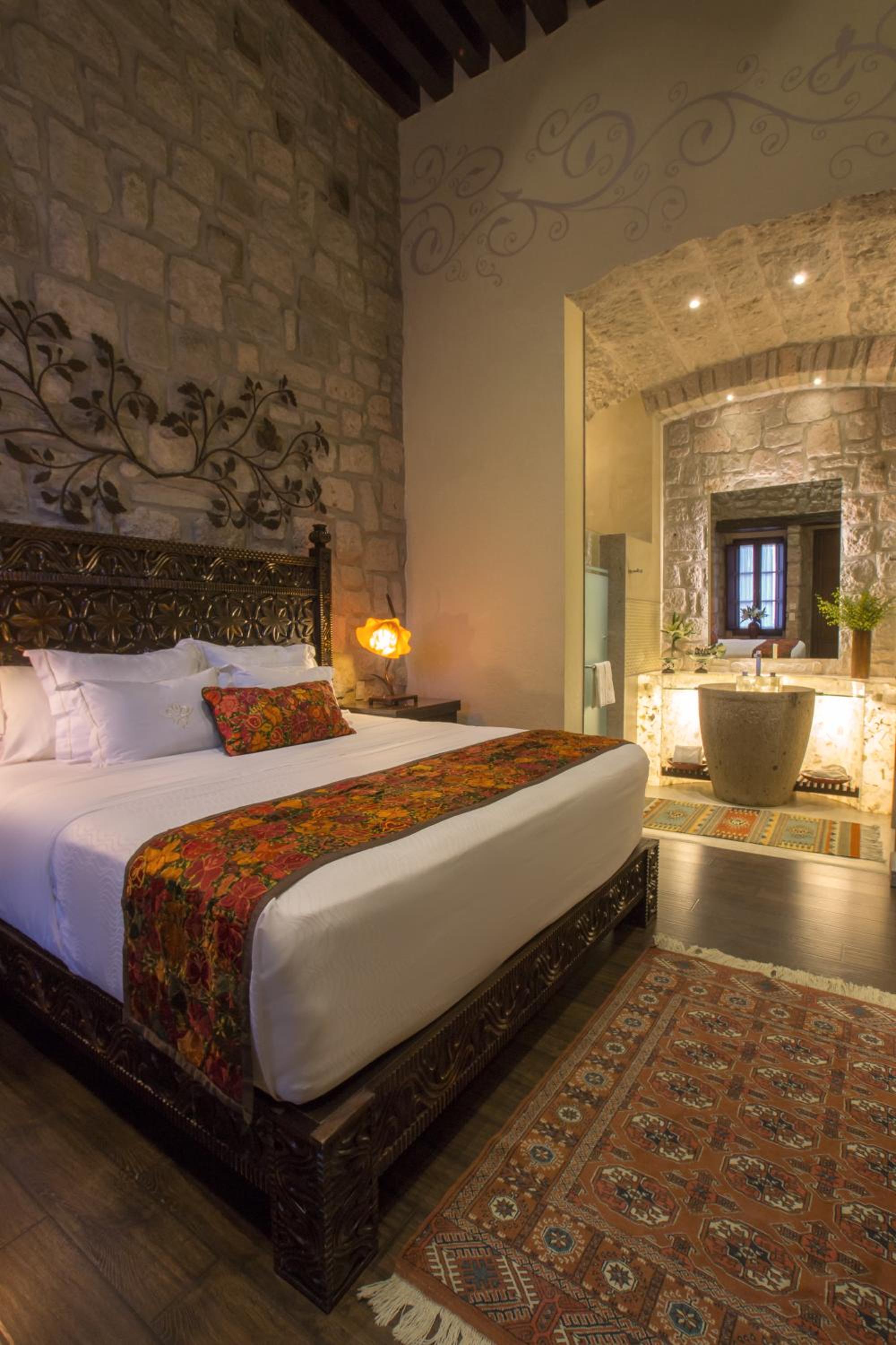 Deluxe Room - Photo 17