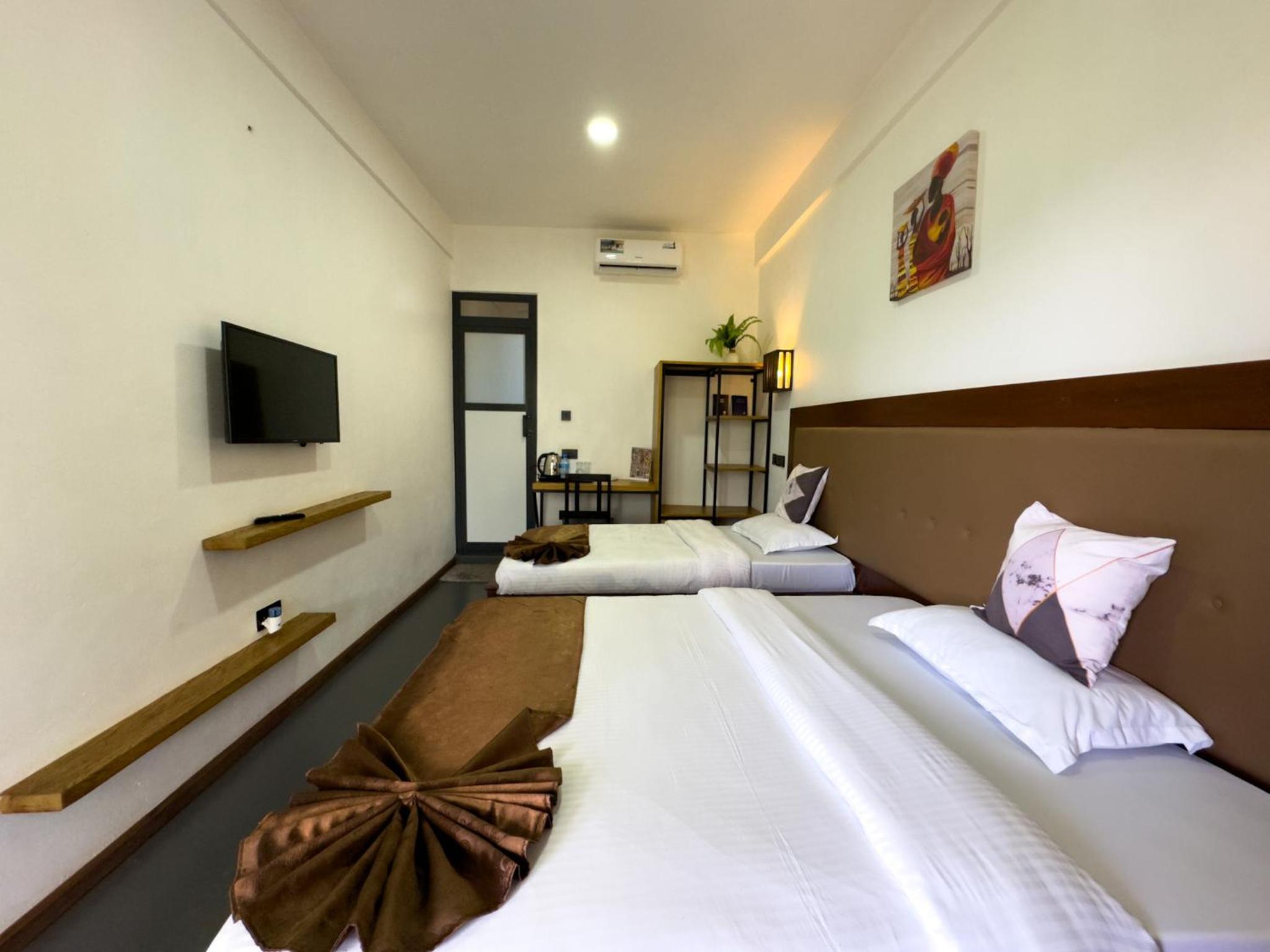 Deluxe Double or Twin Room - Photo 9
